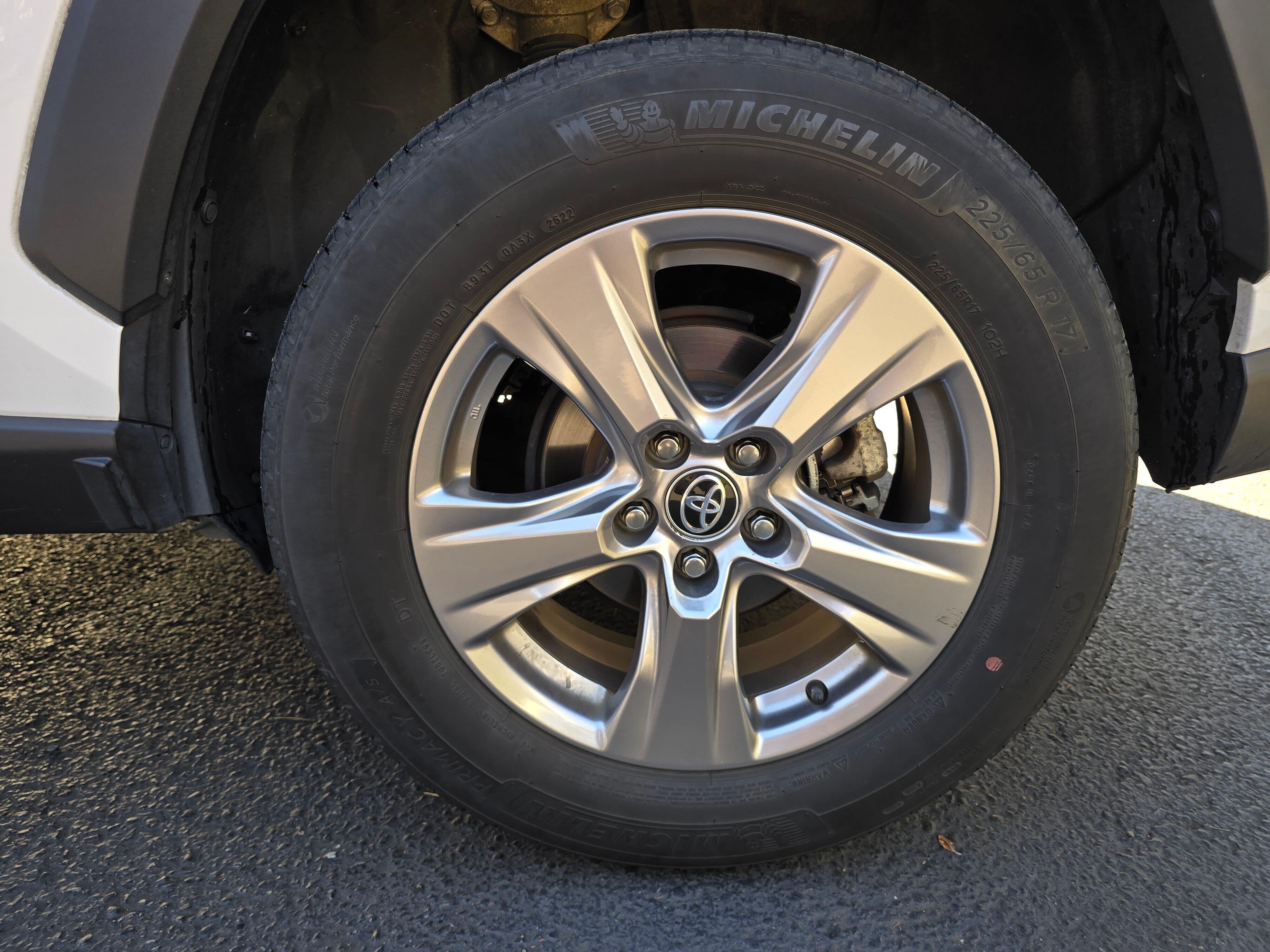Used 2022 White Toyota XLE image 6
