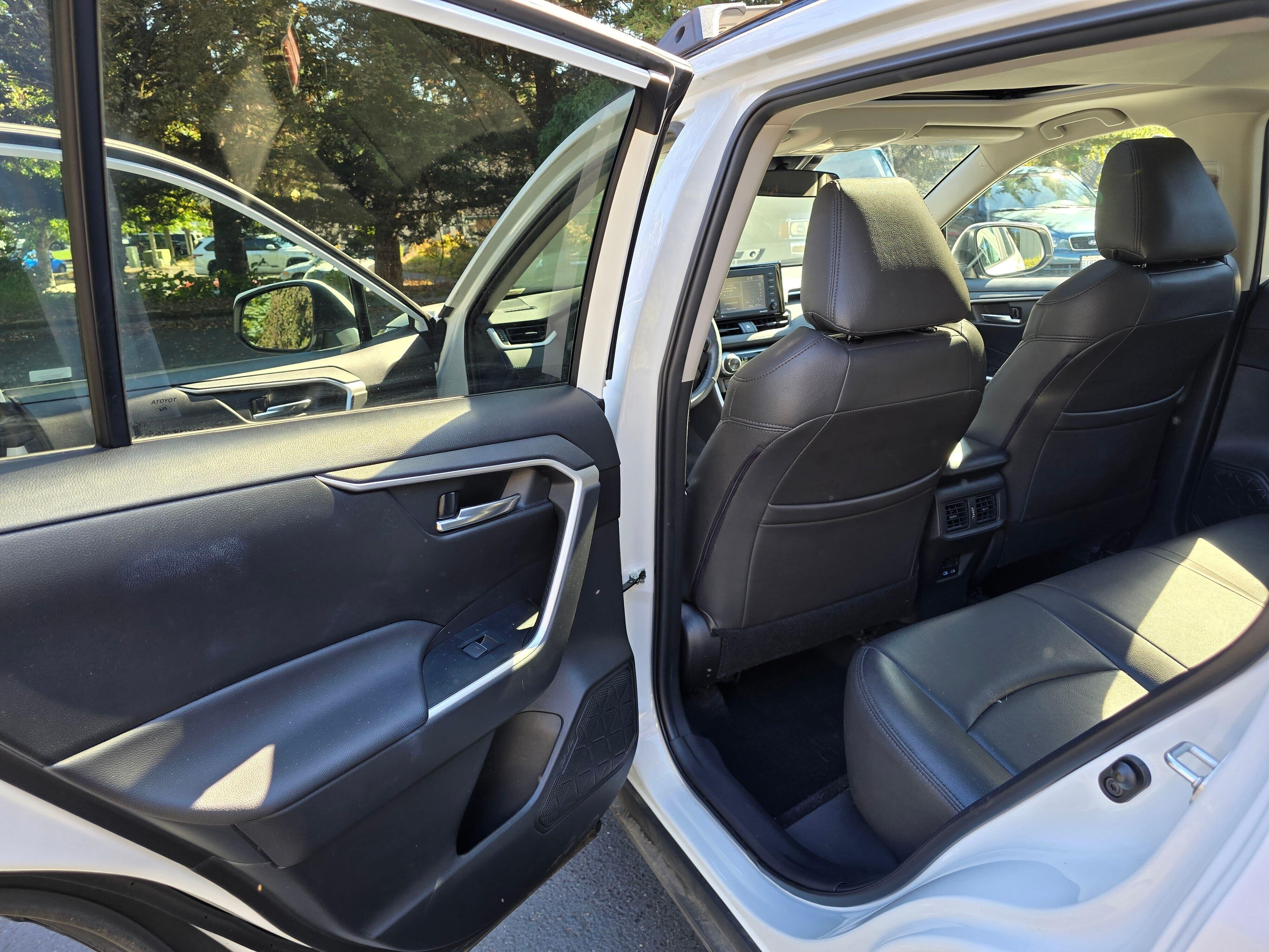 Used 2022 White Toyota XLE image 9