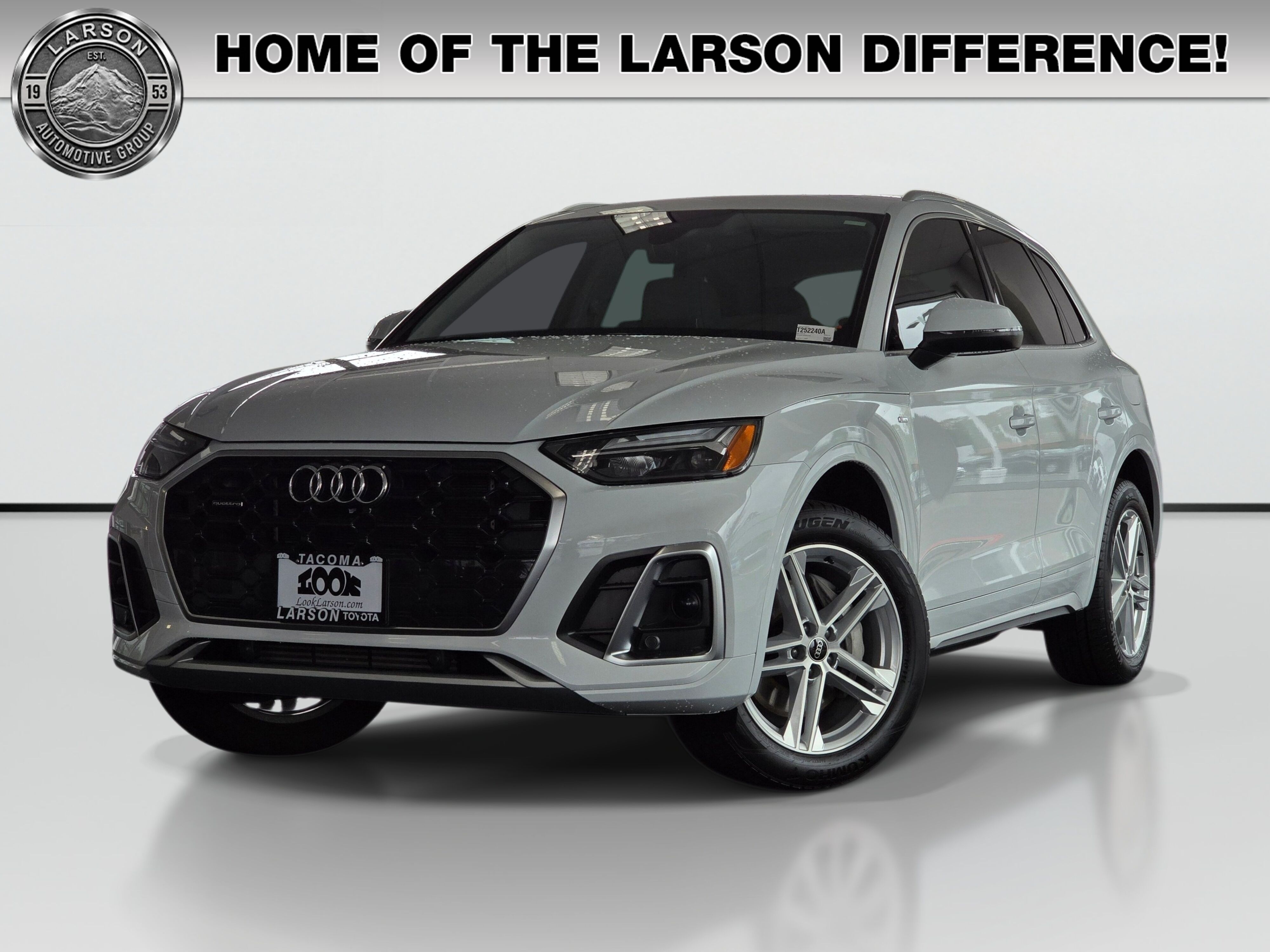 Glacier White Metallic 2024 Audi Q5 Hybrid Plug-in SUV / Crossover All-Wheel Drive 7-Speed Automatic