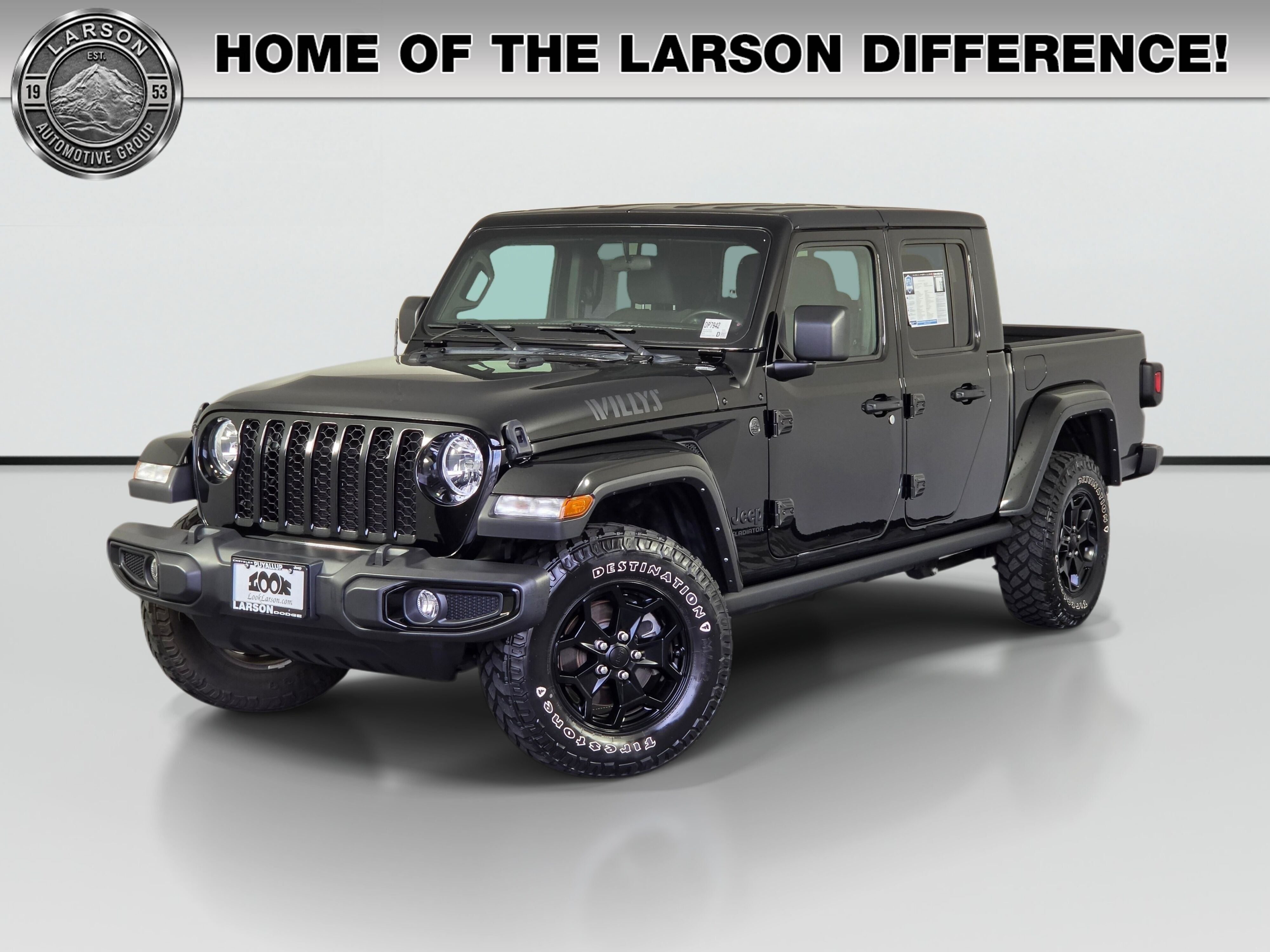 Black Clear Coat 2022 Jeep Gladiator Pickup Truck Four-Wheel Drive 6-Speed Manual