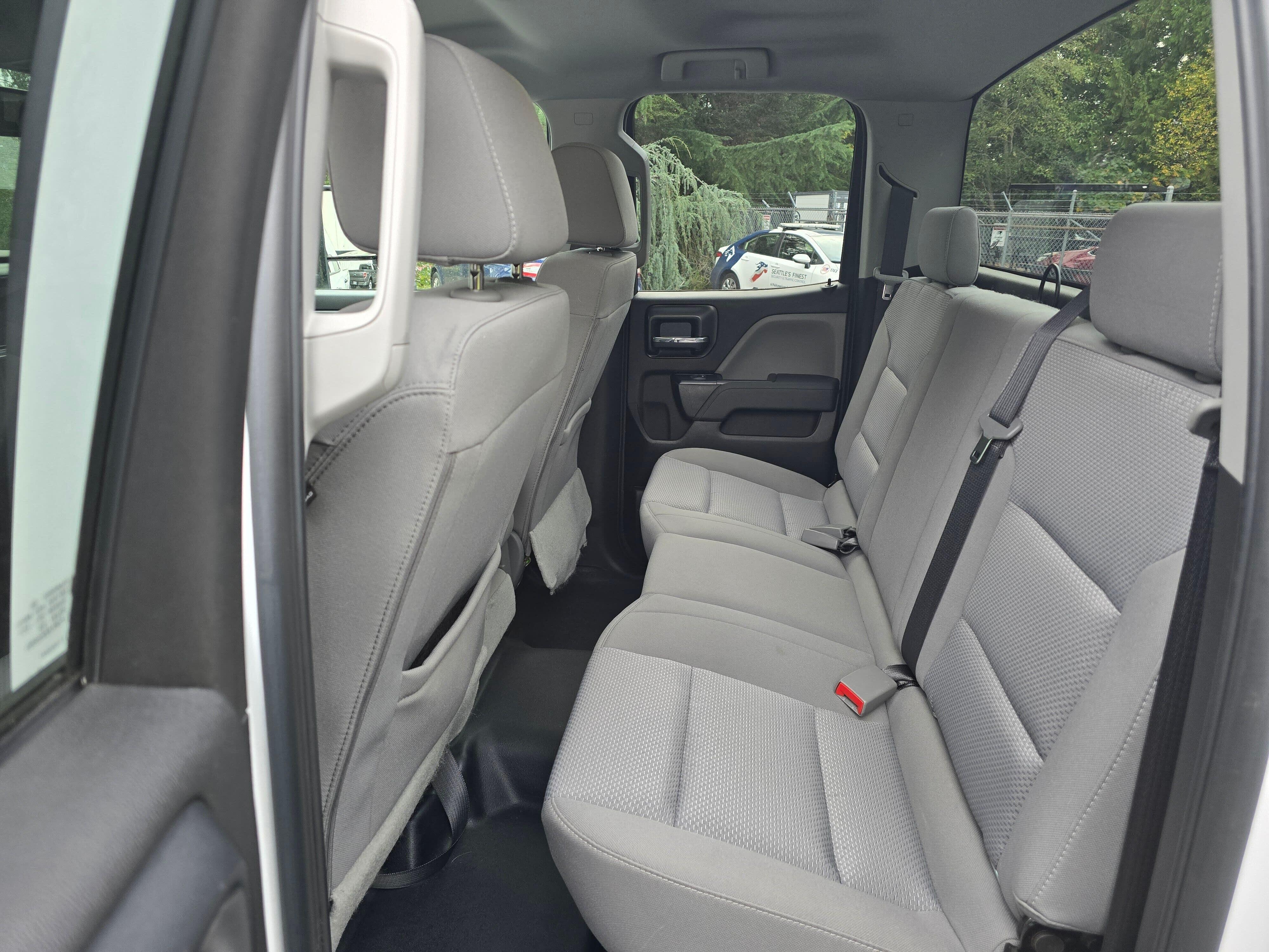 Used 2018 Summit White GMC Base image 10