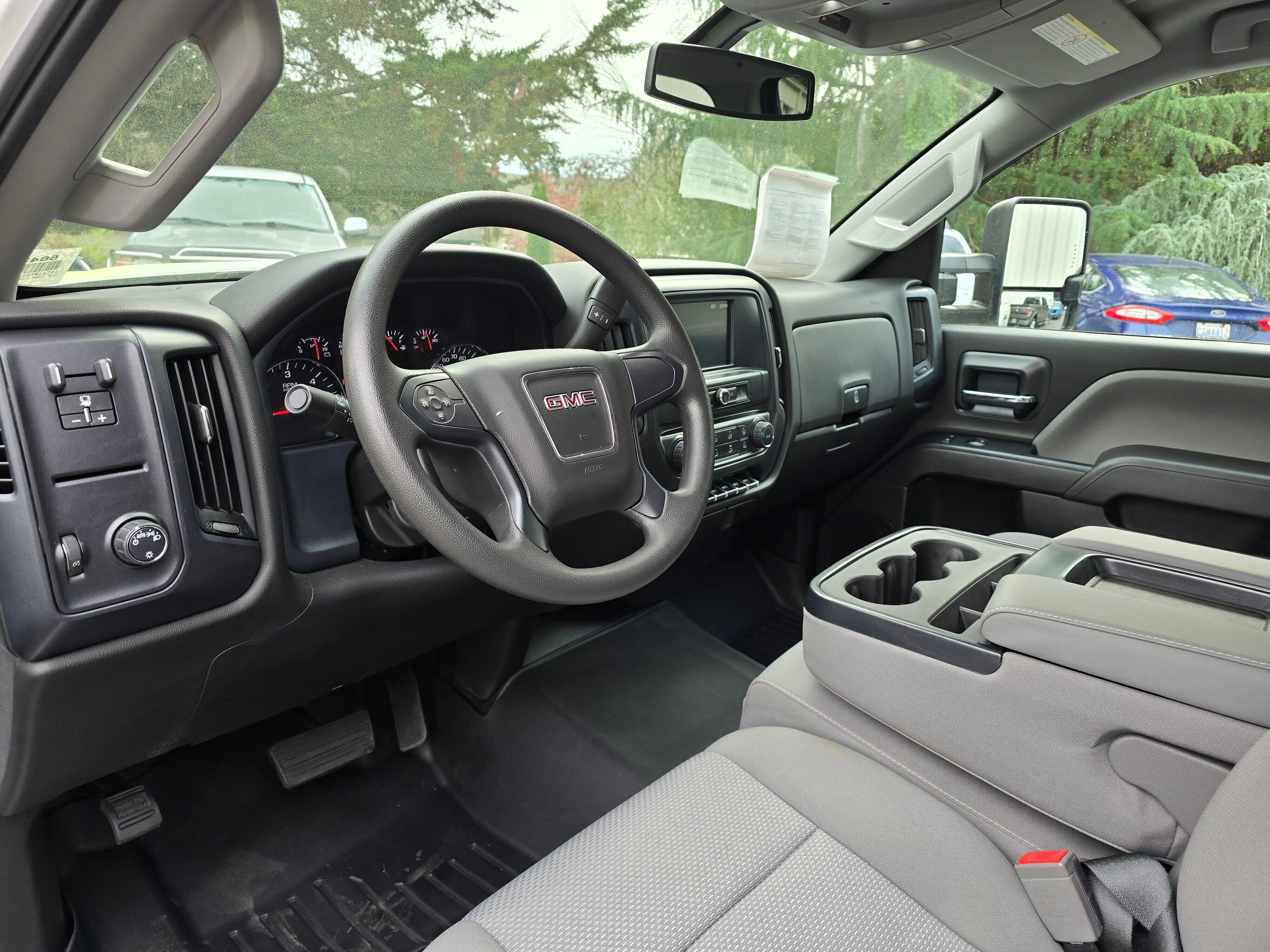 Used 2018 Summit White GMC Base image 11