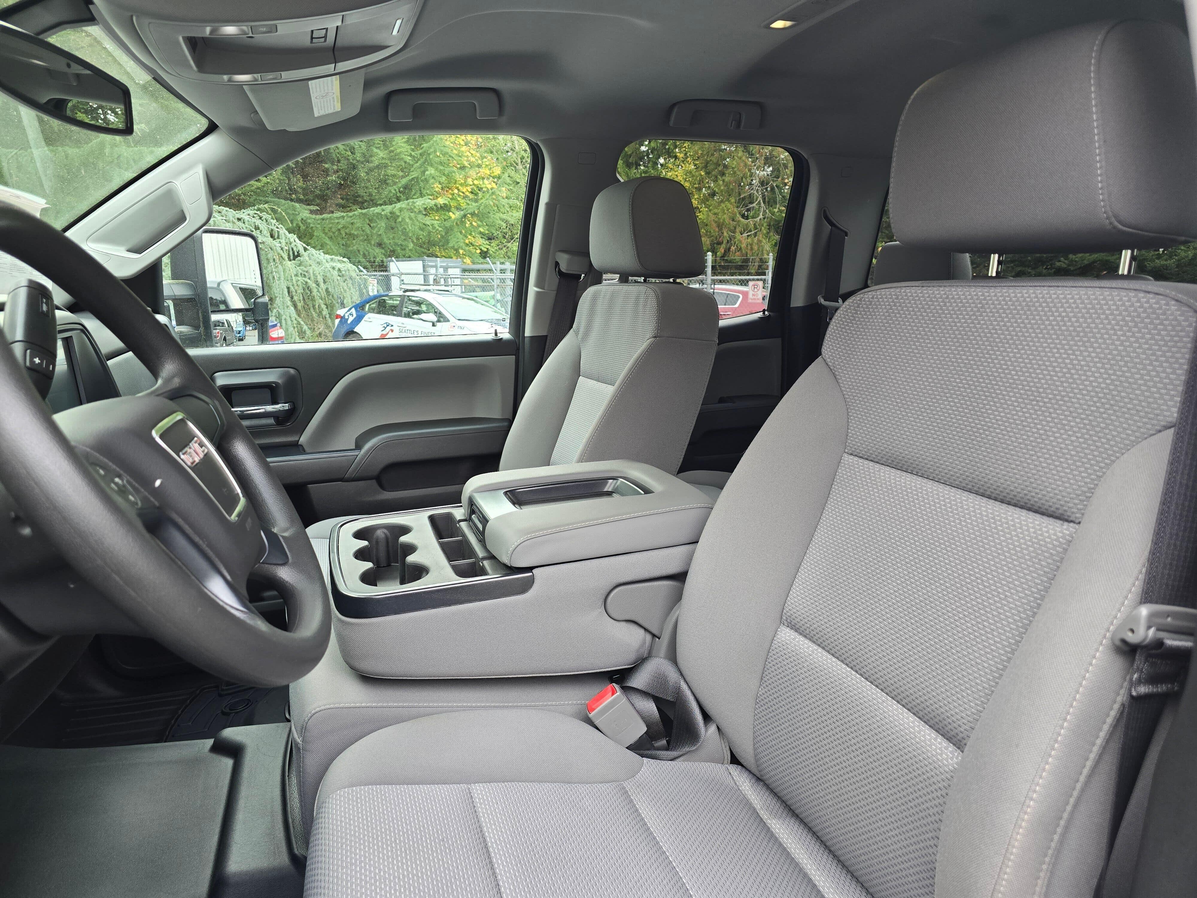Used 2018 Summit White GMC Base image 12