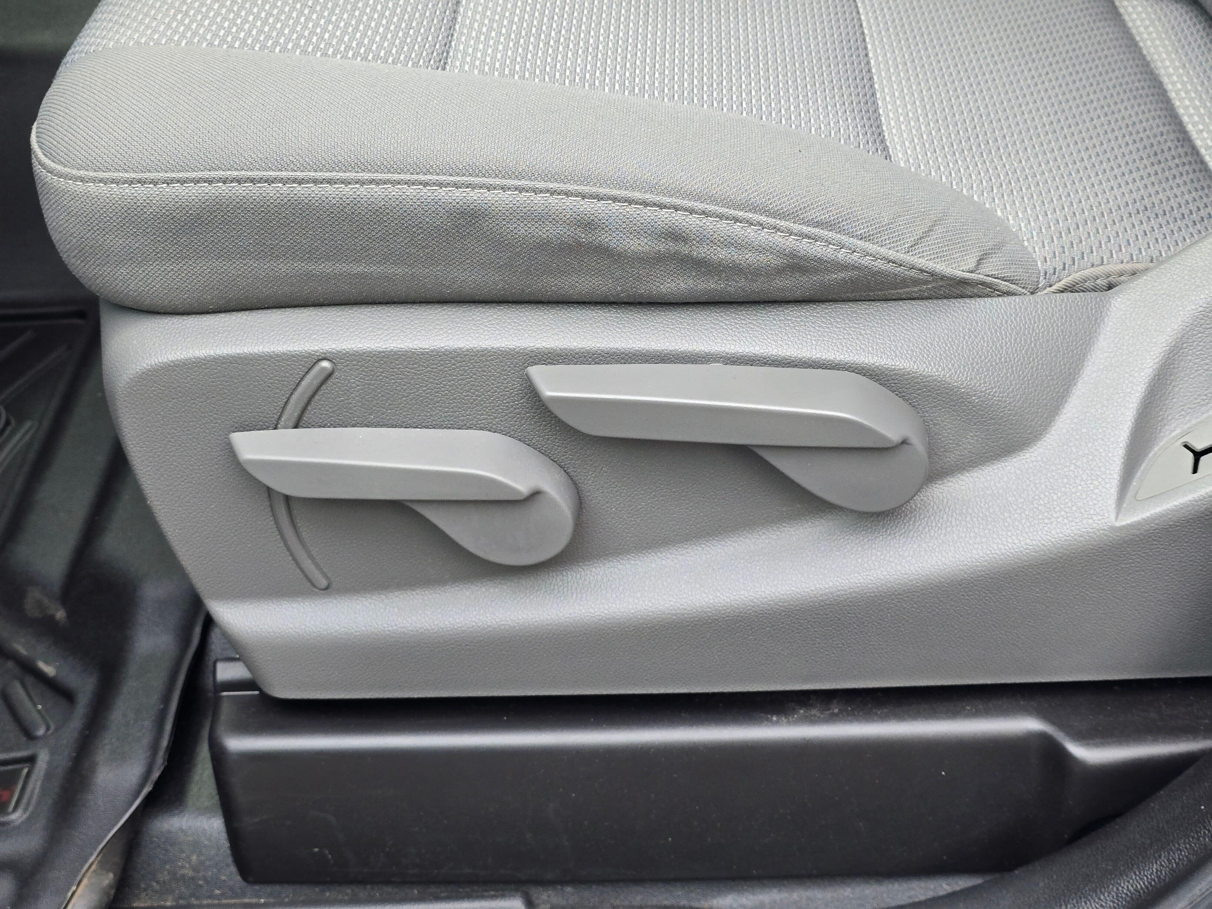 Used 2018 Summit White GMC Base image 13