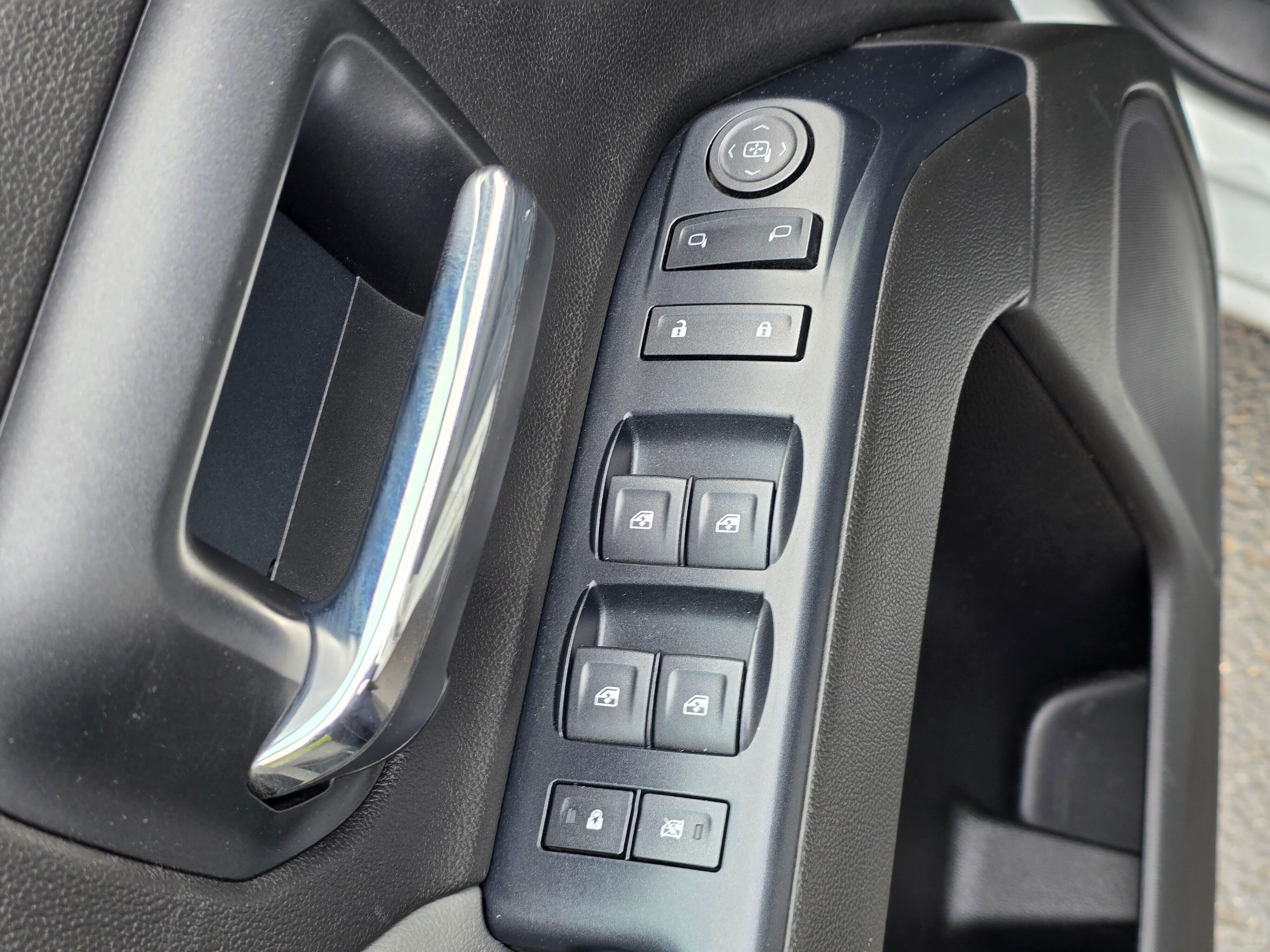 Used 2018 Summit White GMC Base image 14