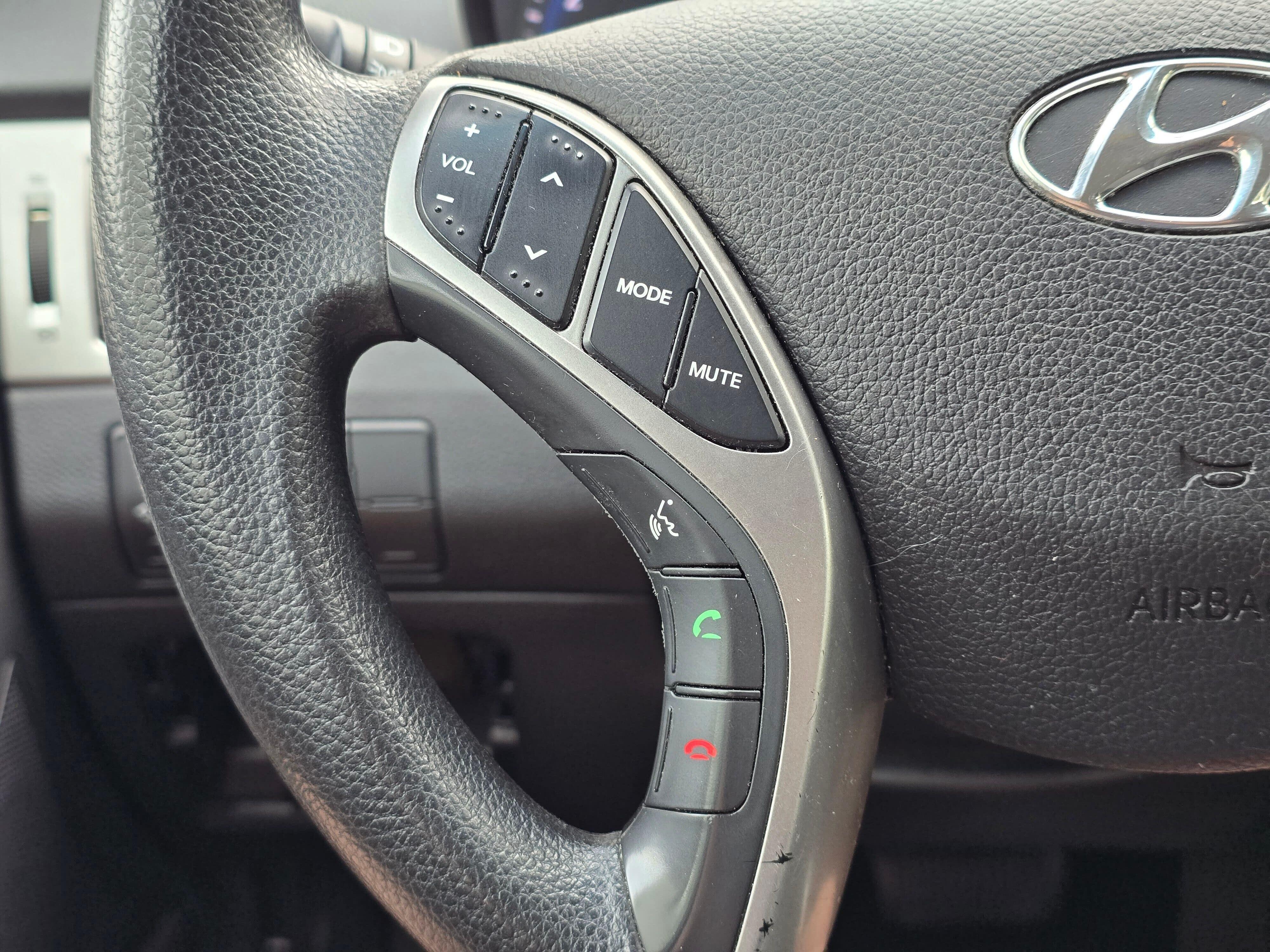 Used 2016 Shimmering Silver Hyundai Base image 14
