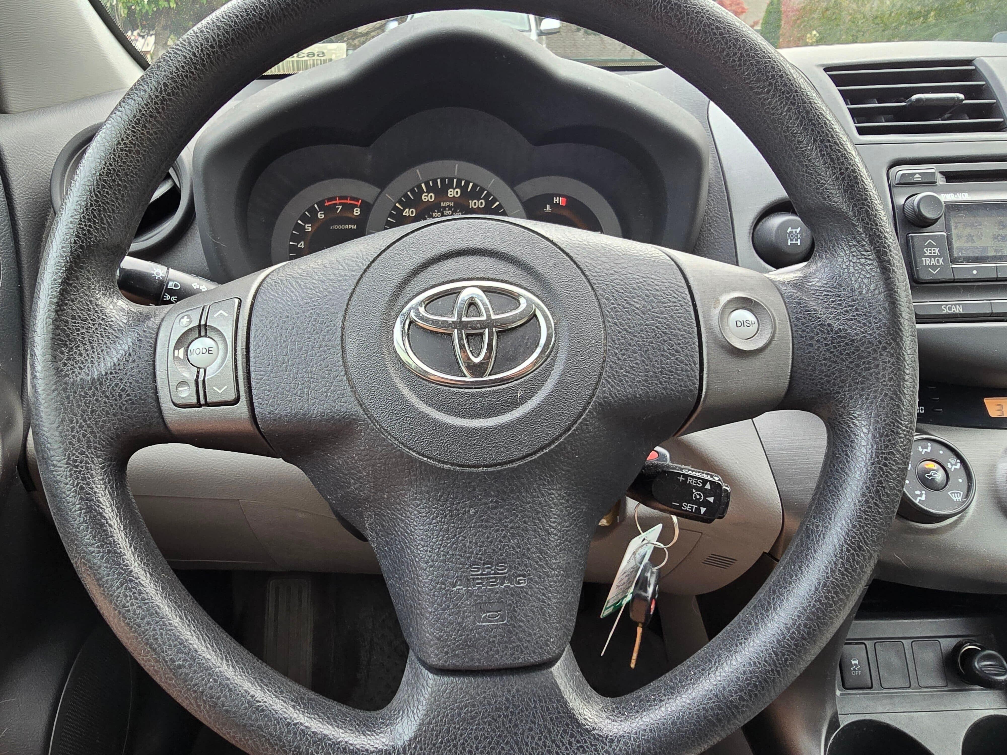 Used 2012 Classic Silver Metallic Toyota Base image 14