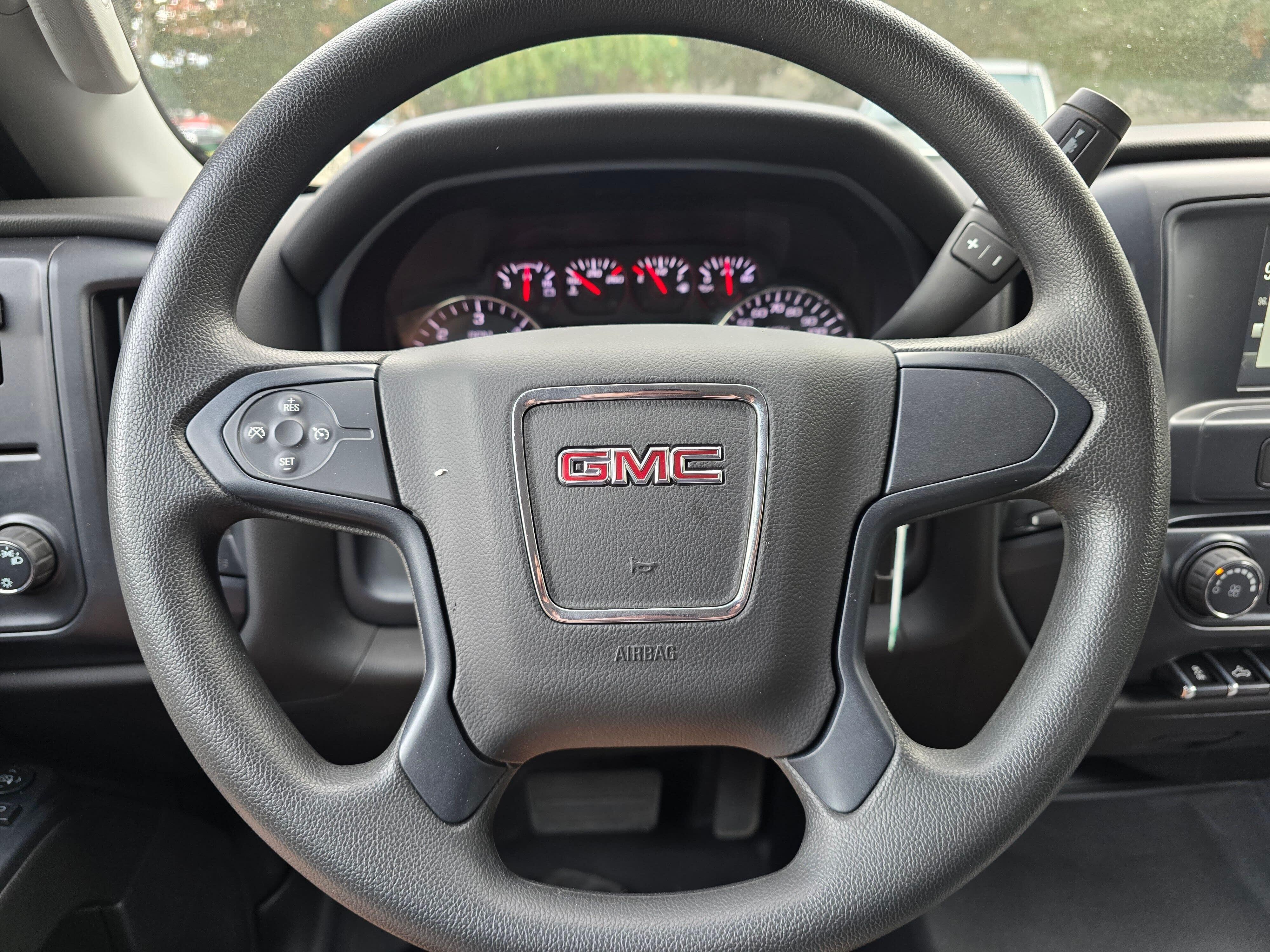Used 2018 Summit White GMC Base image 15
