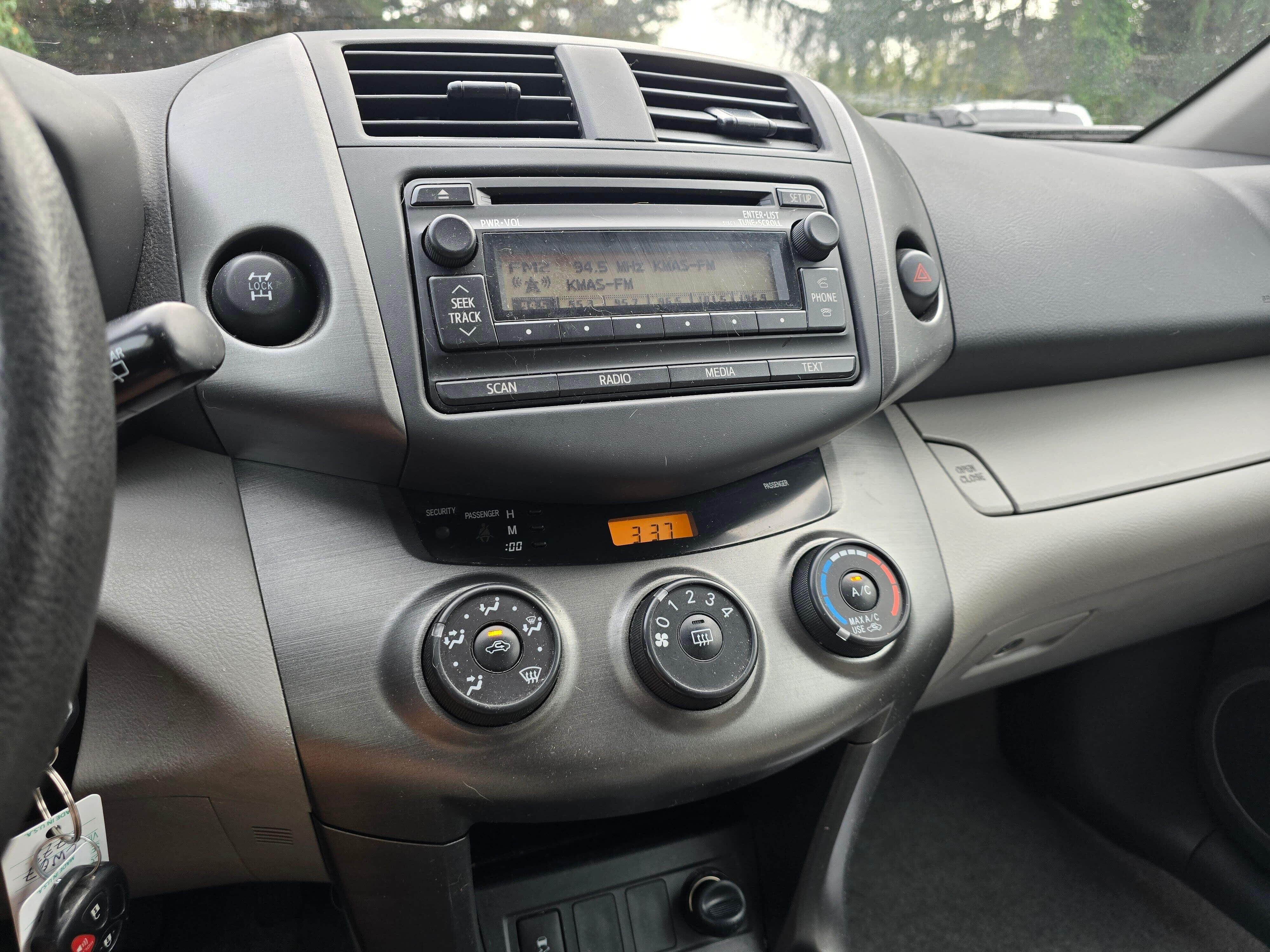 Used 2012 Classic Silver Metallic Toyota Base image 17