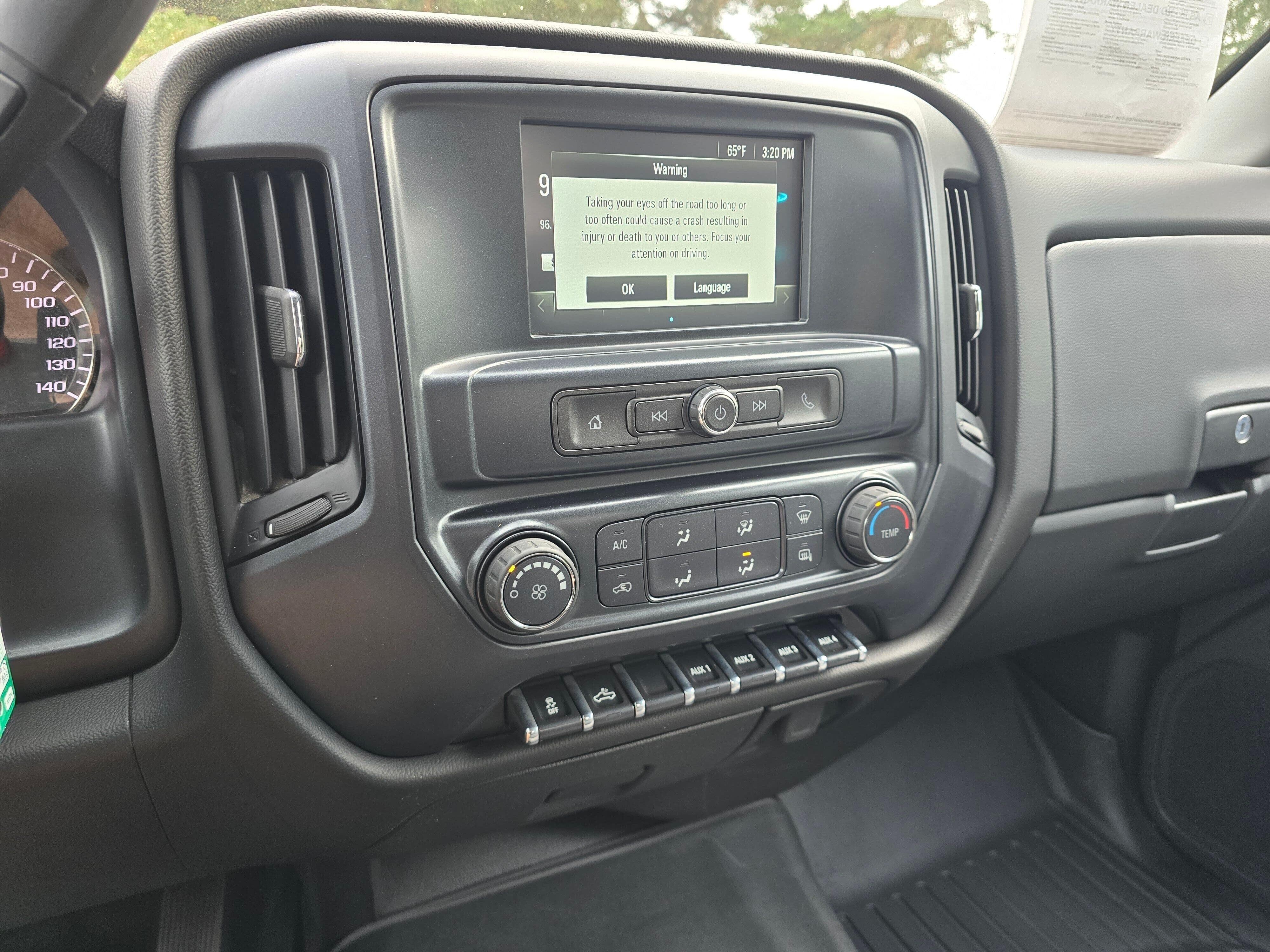 Used 2018 Summit White GMC Base image 18