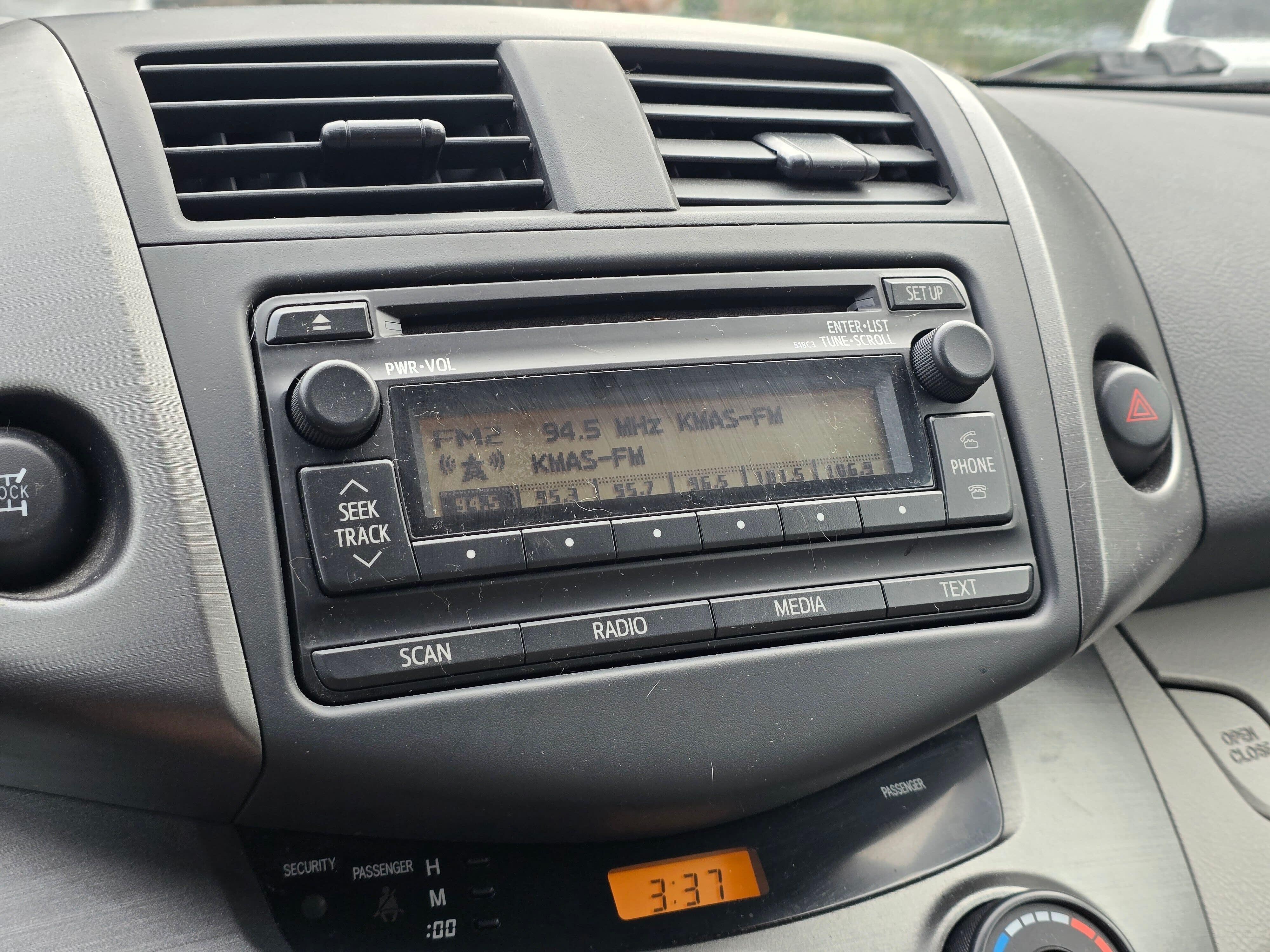 Used 2012 Classic Silver Metallic Toyota Base image 18