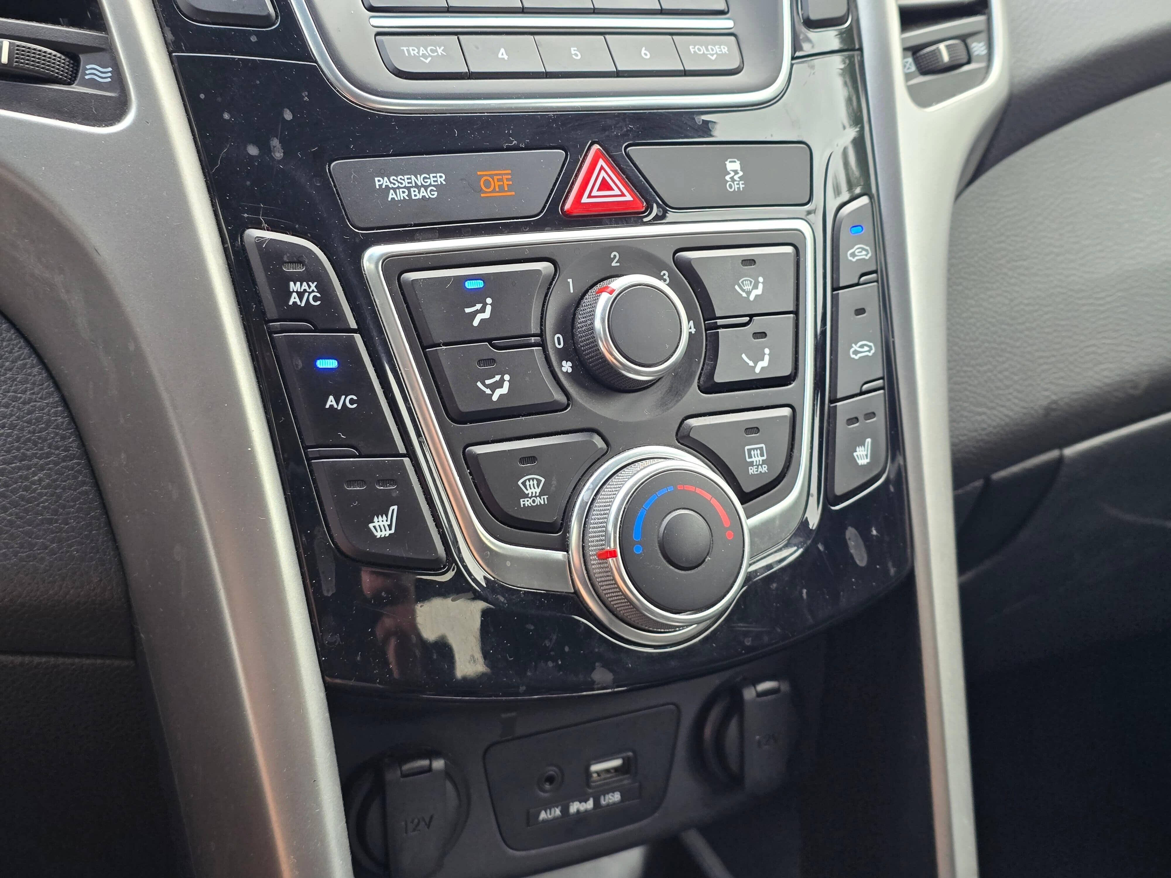 Used 2016 Shimmering Silver Hyundai Base image 19