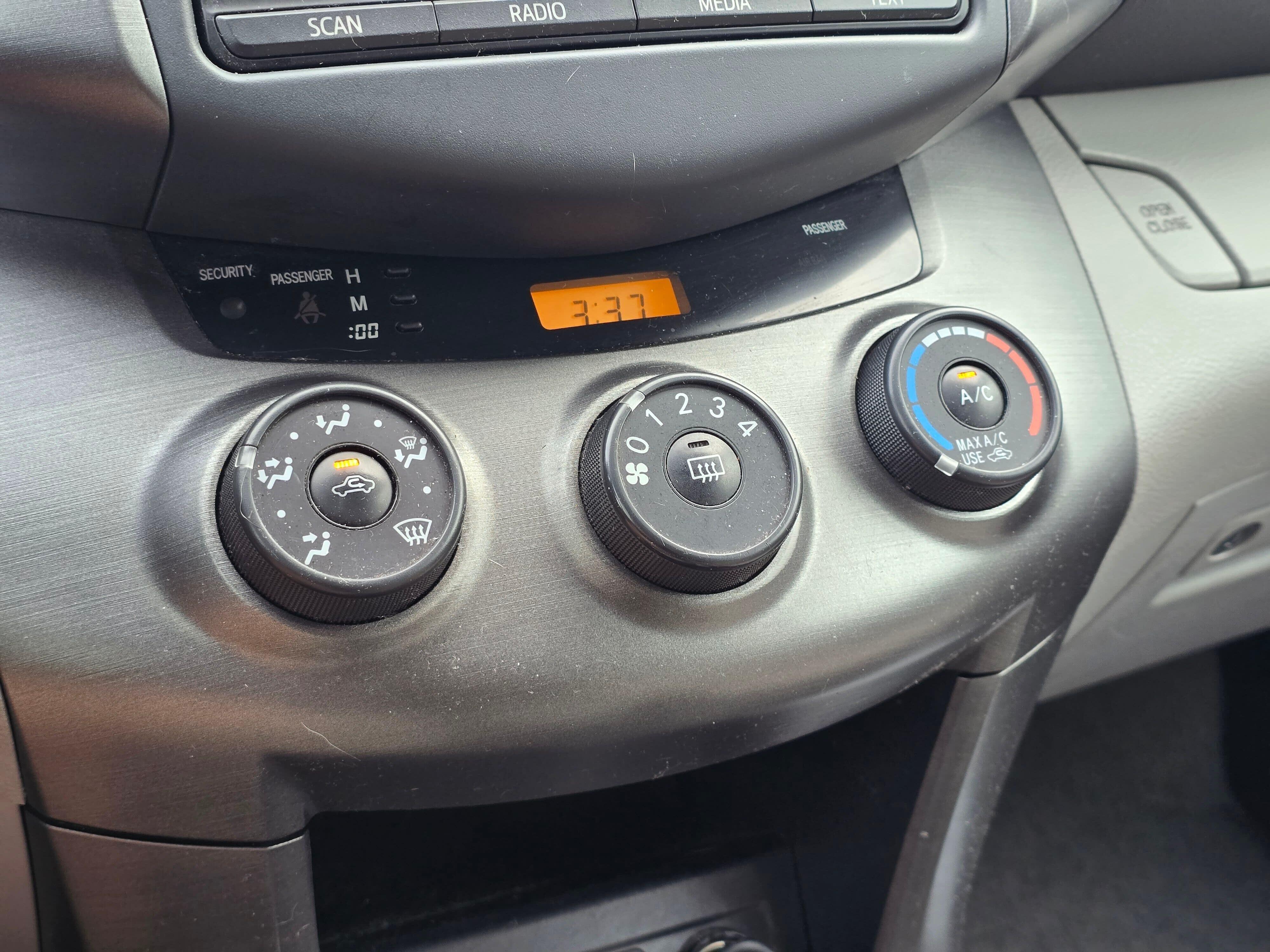 Used 2012 Classic Silver Metallic Toyota Base image 19