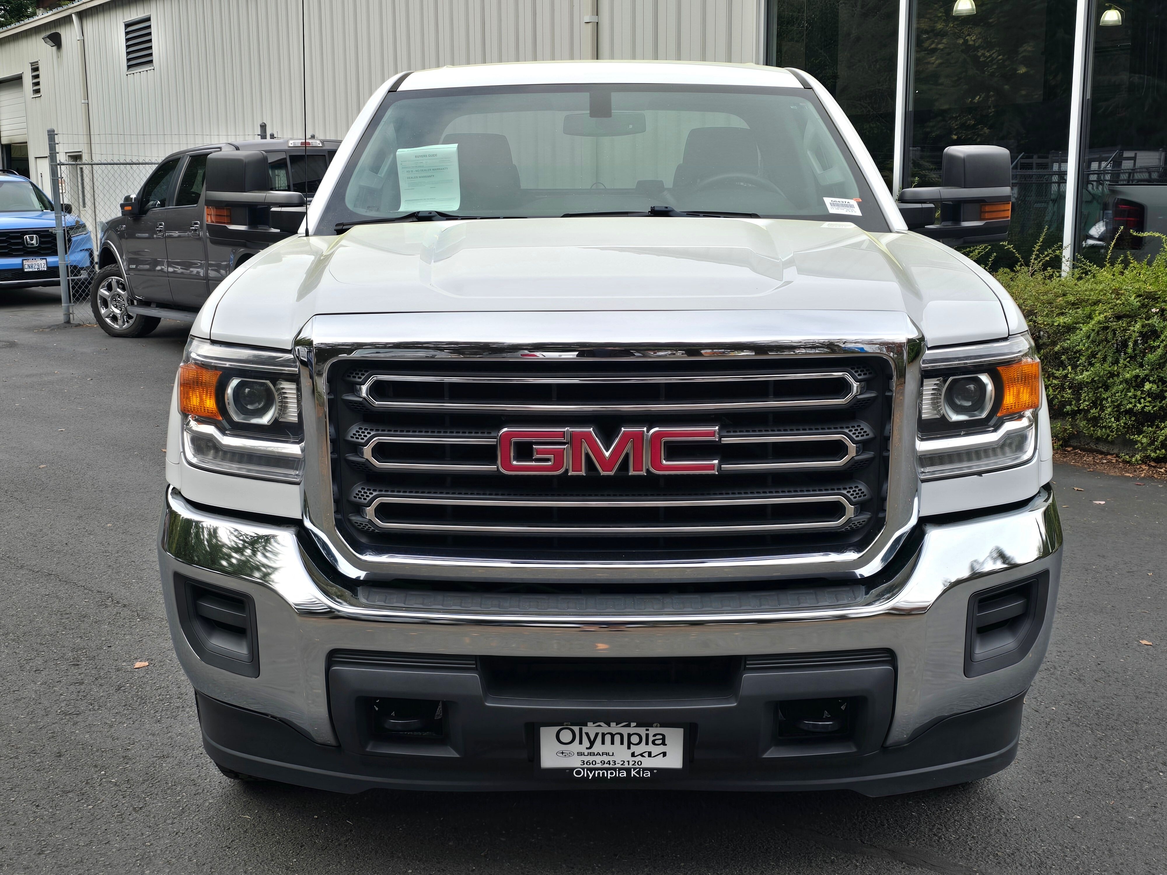 Used 2018 Summit White GMC Base image 2