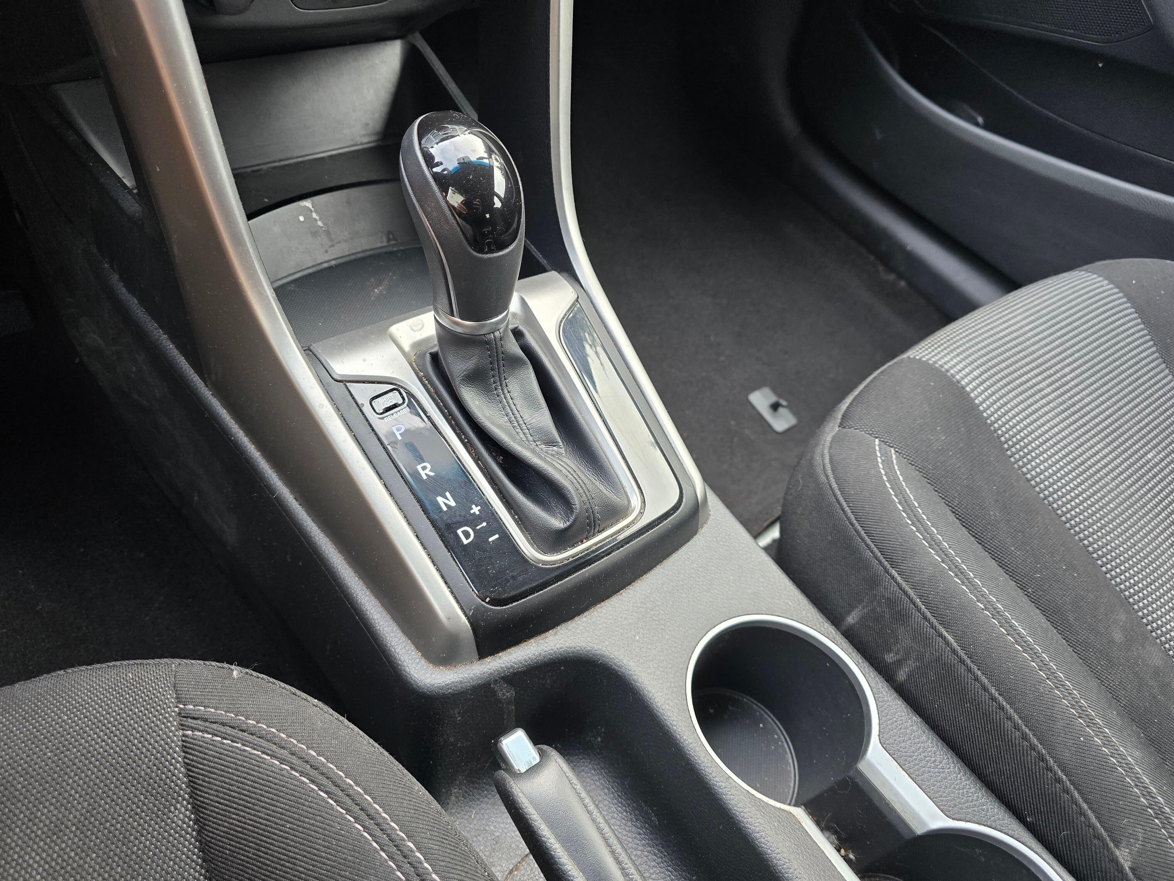 Used 2016 Shimmering Silver Hyundai Base image 20