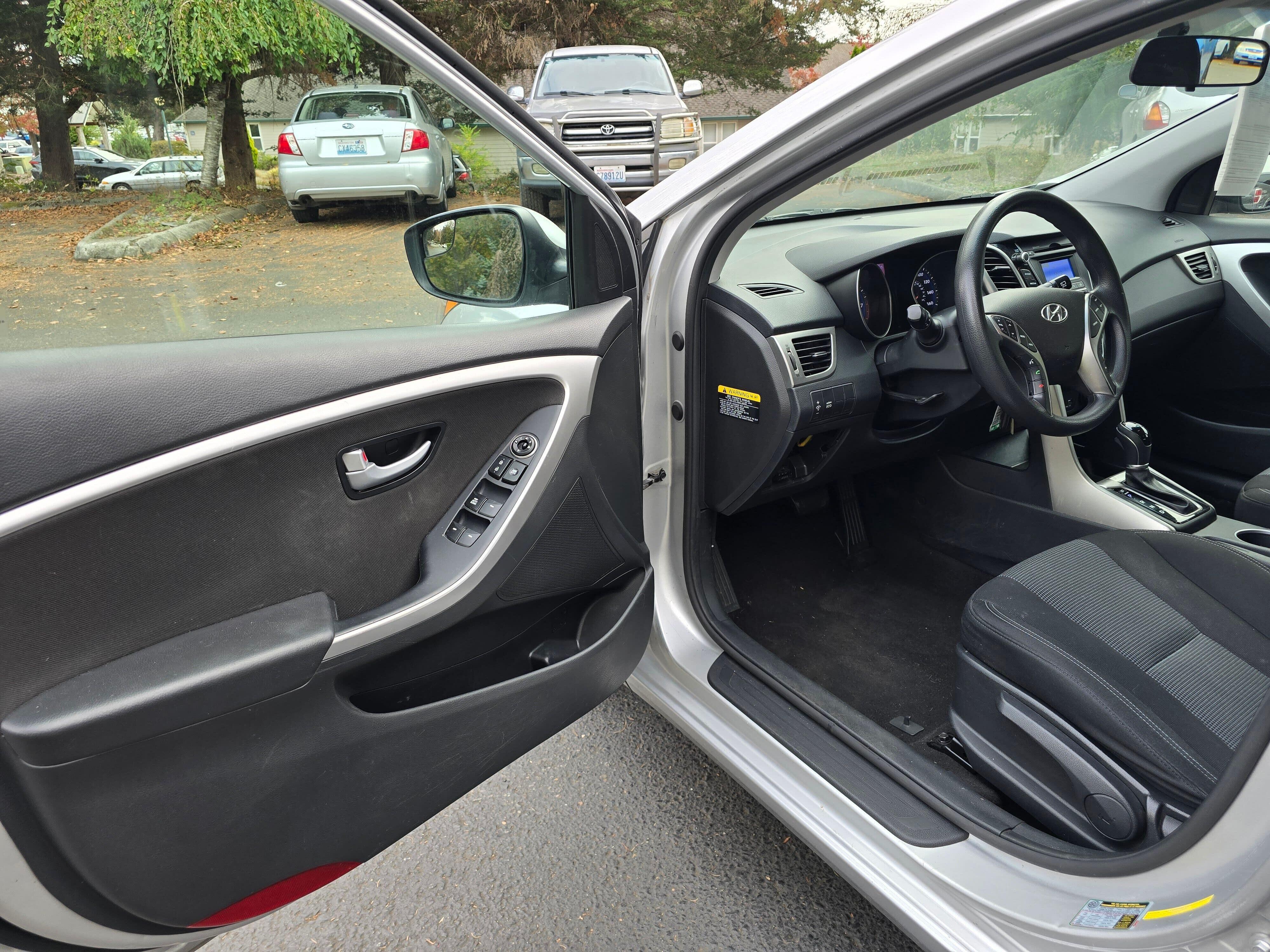 Used 2016 Shimmering Silver Hyundai Base image 4