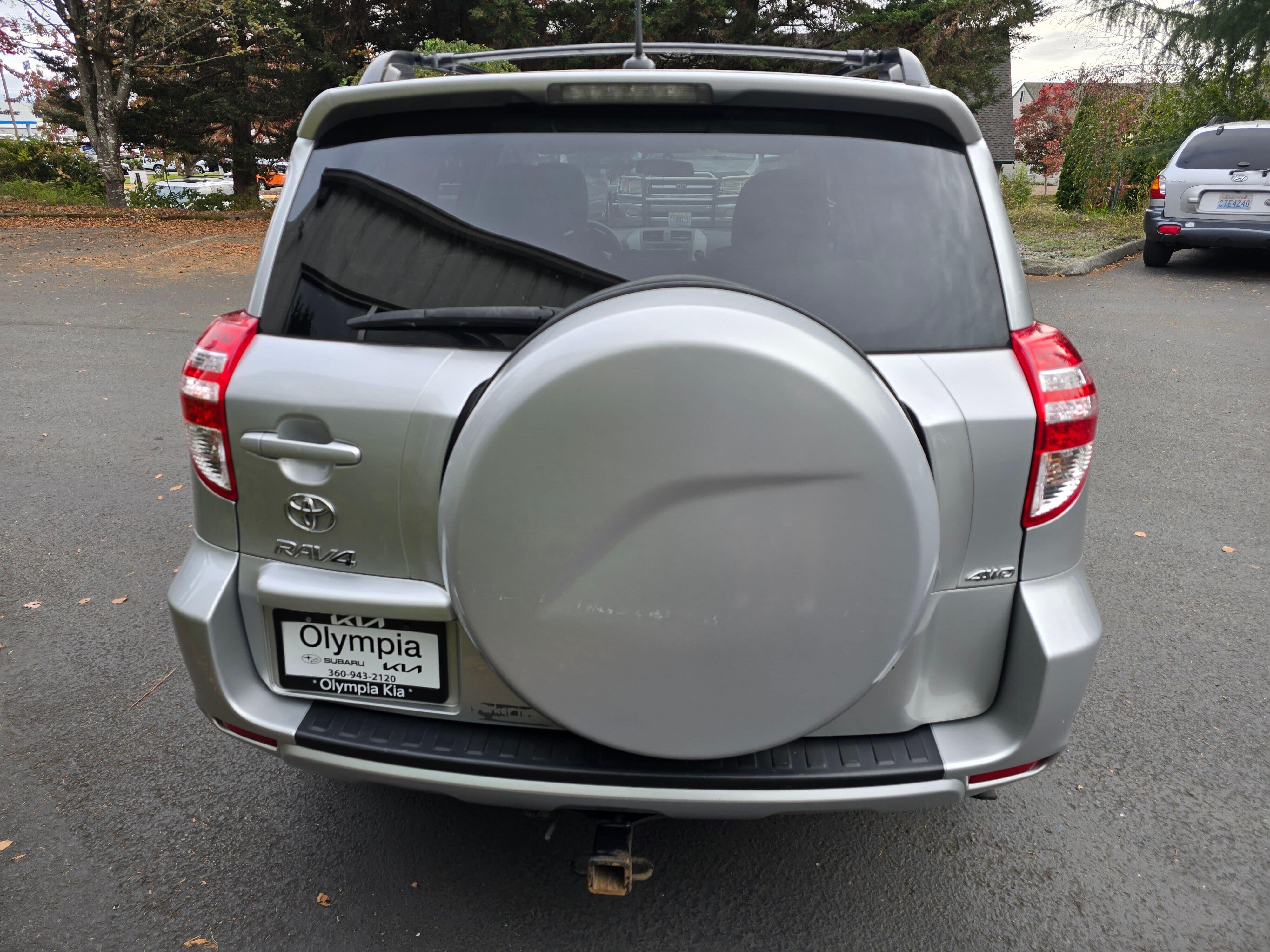 Used 2012 Classic Silver Metallic Toyota Base image 4