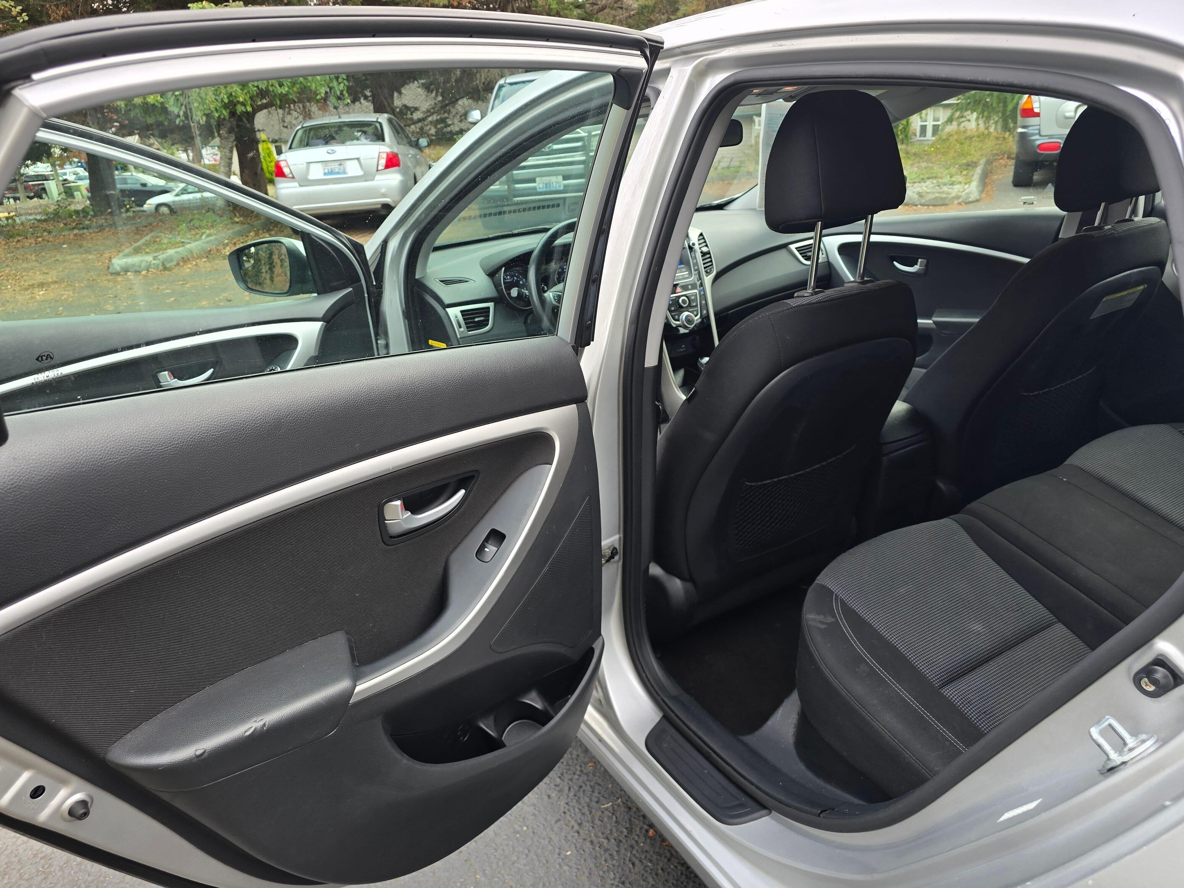 Used 2016 Shimmering Silver Hyundai Base image 6