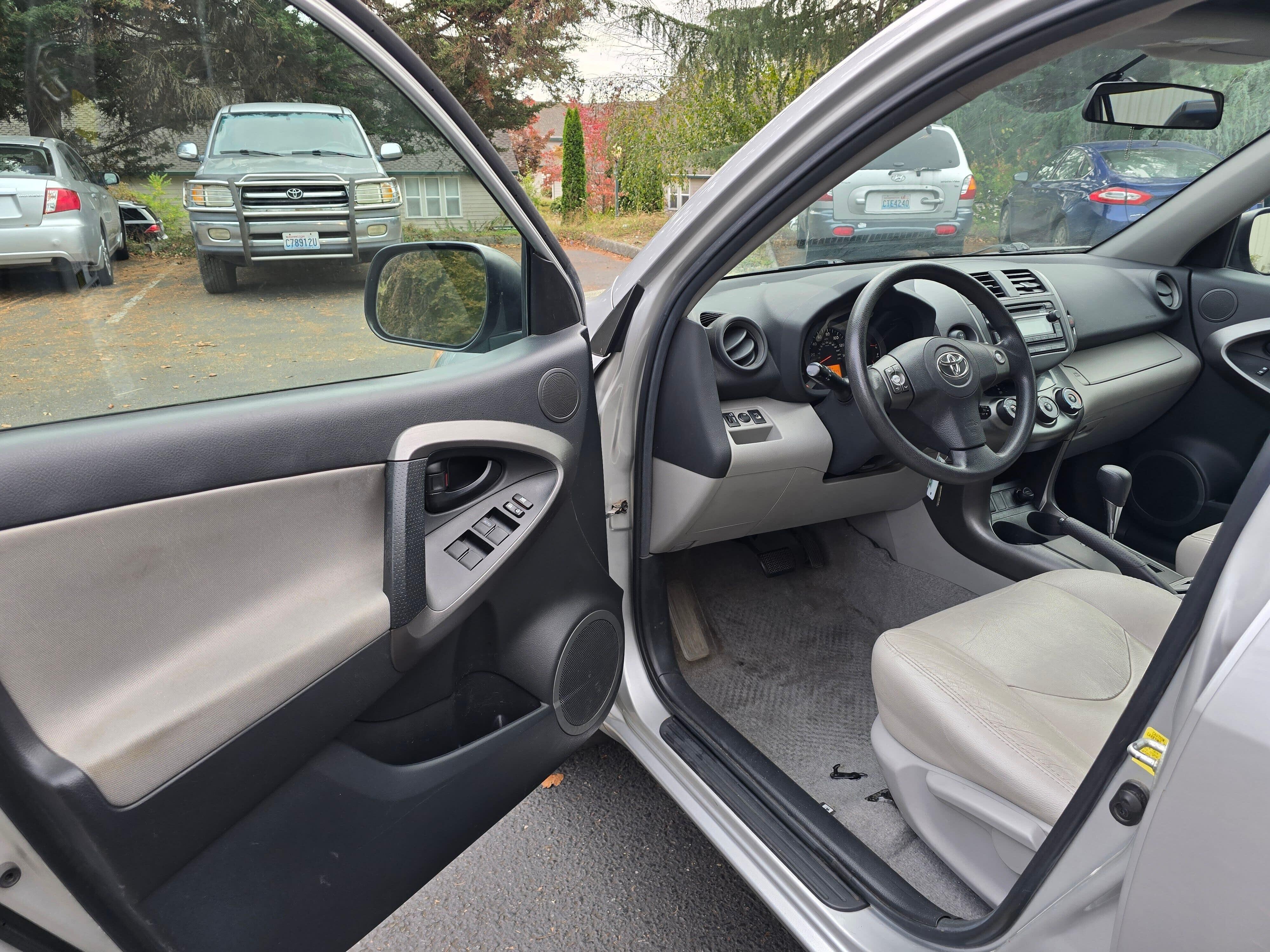 Used 2012 Classic Silver Metallic Toyota Base image 6