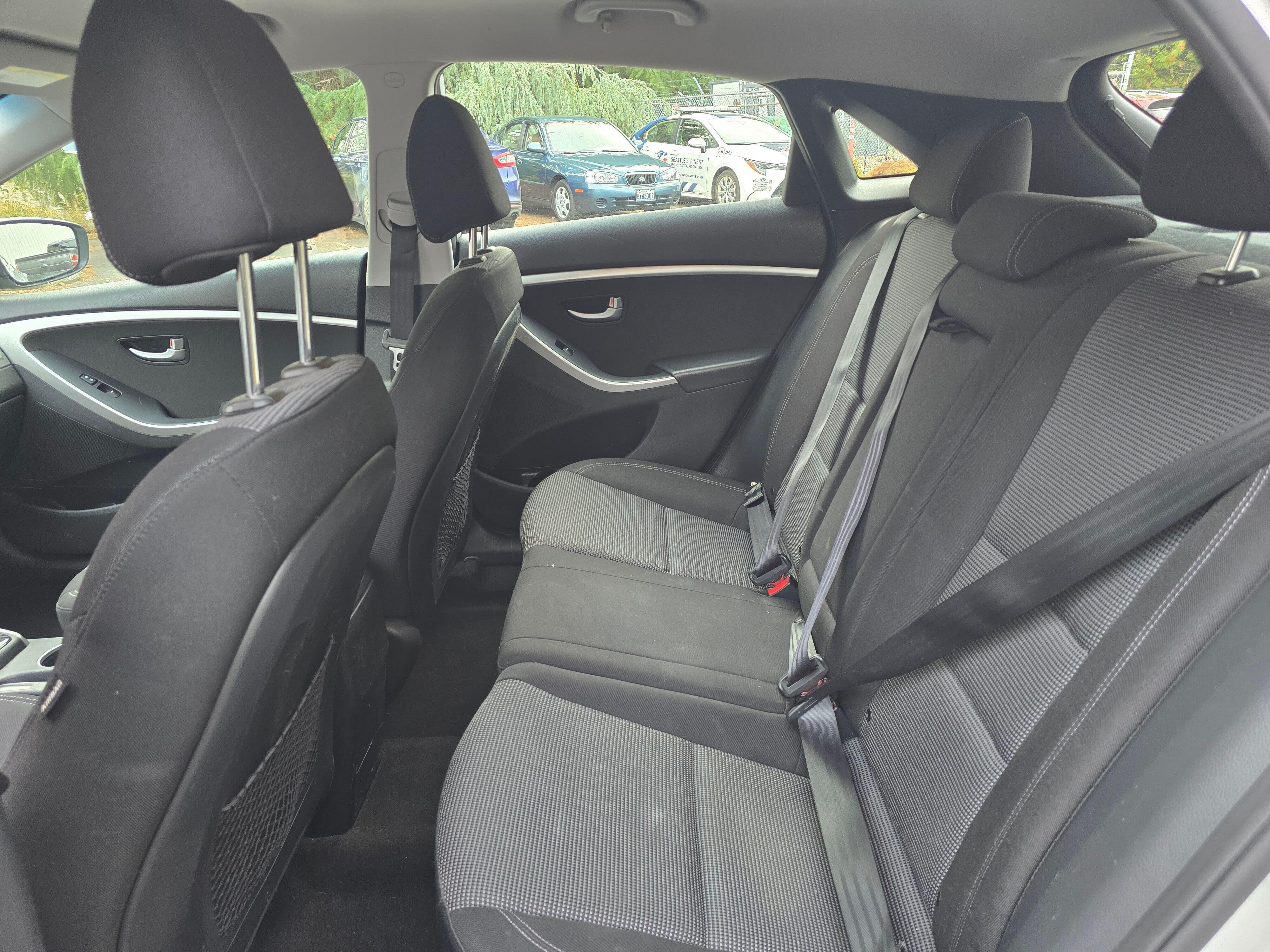 Used 2016 Shimmering Silver Hyundai Base image 7