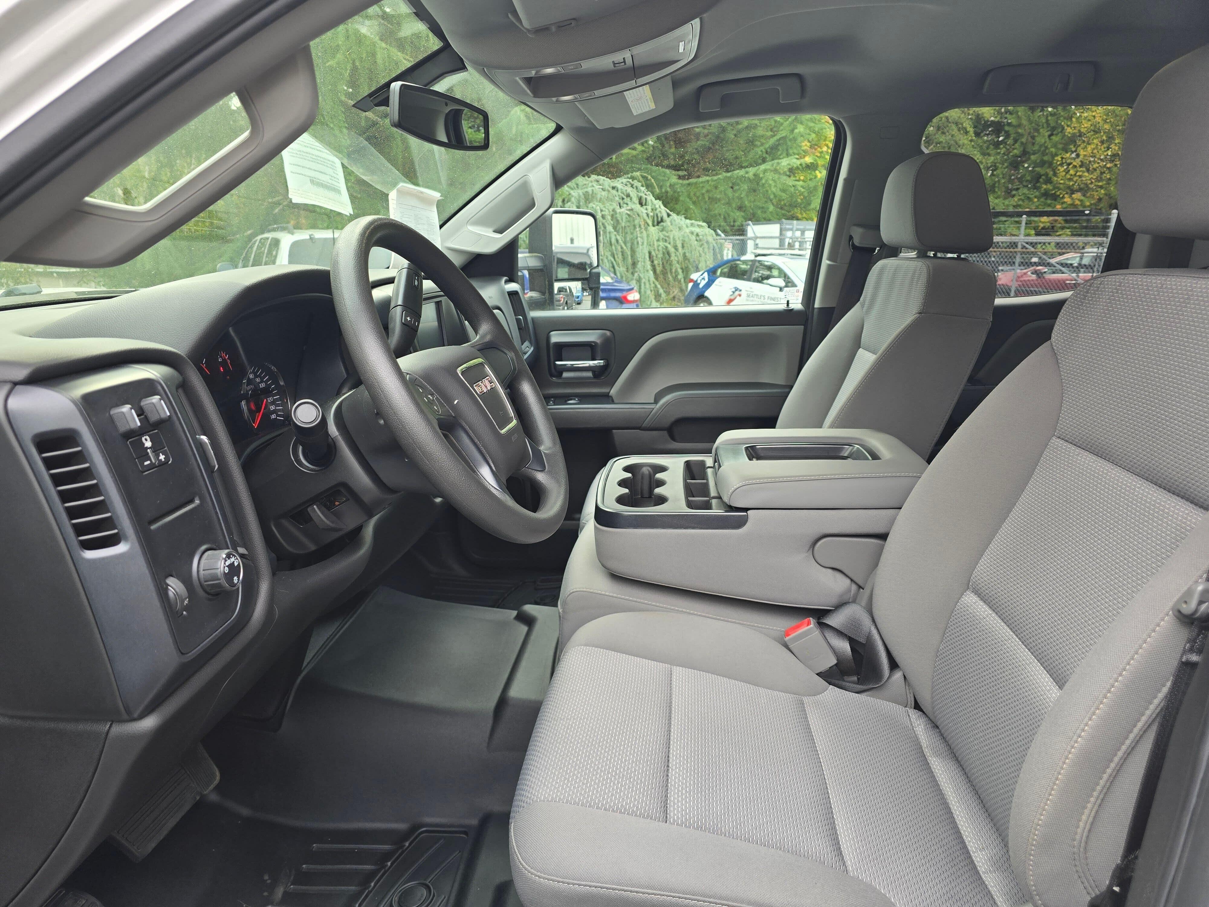 Used 2018 Summit White GMC Base image 8