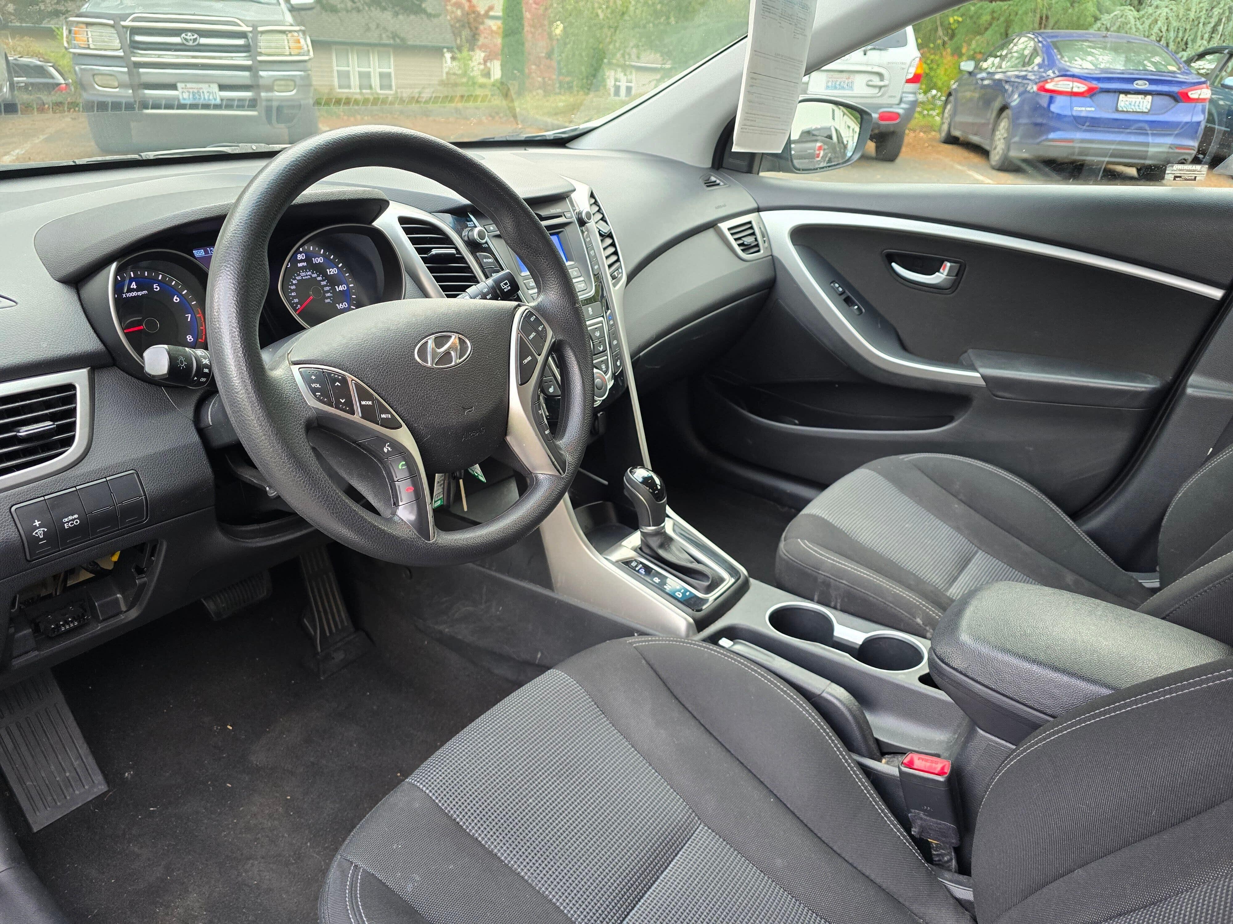 Used 2016 Shimmering Silver Hyundai Base image 8