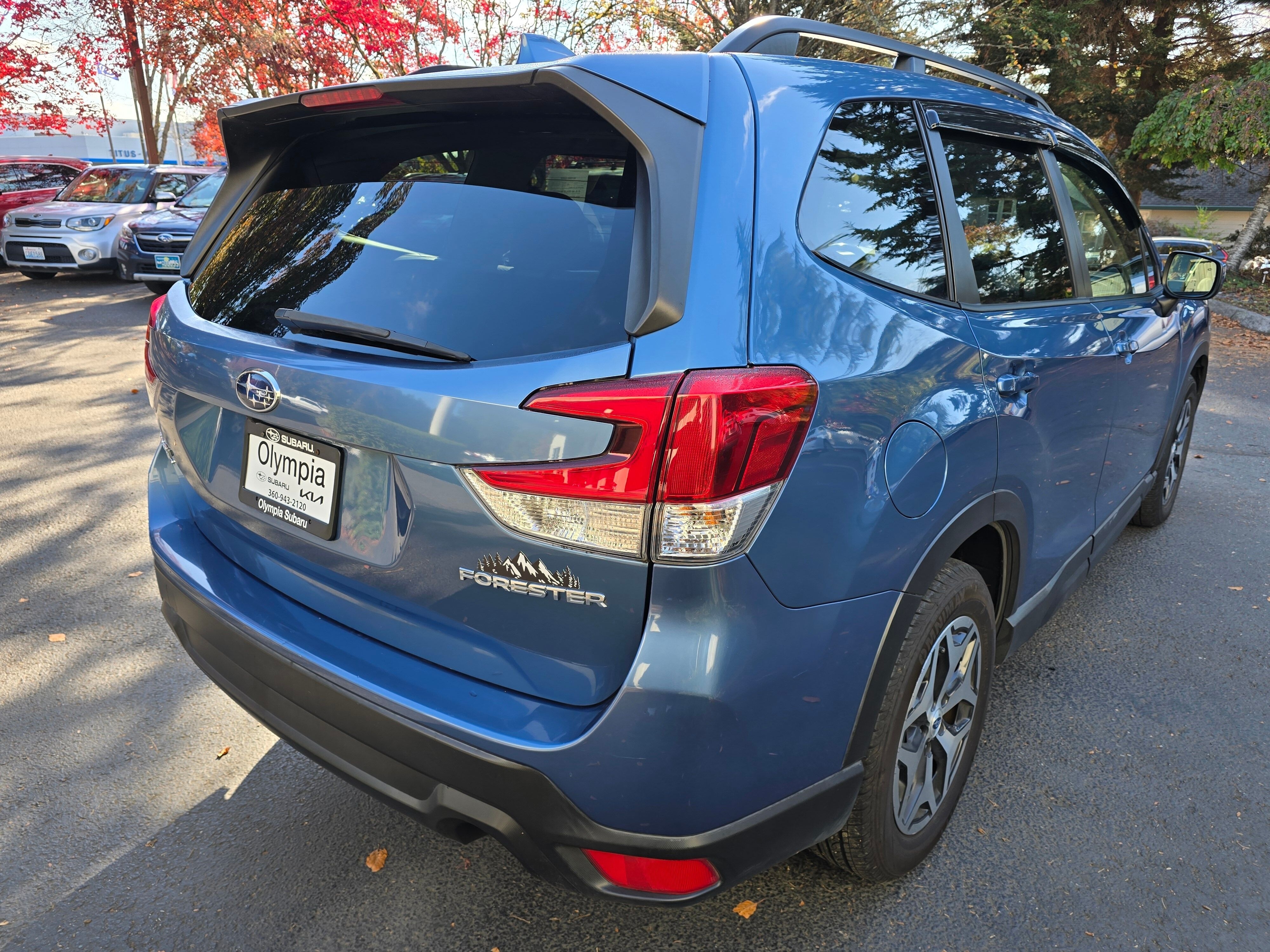Used 2020 Horizon Blue Subaru Premium image 4