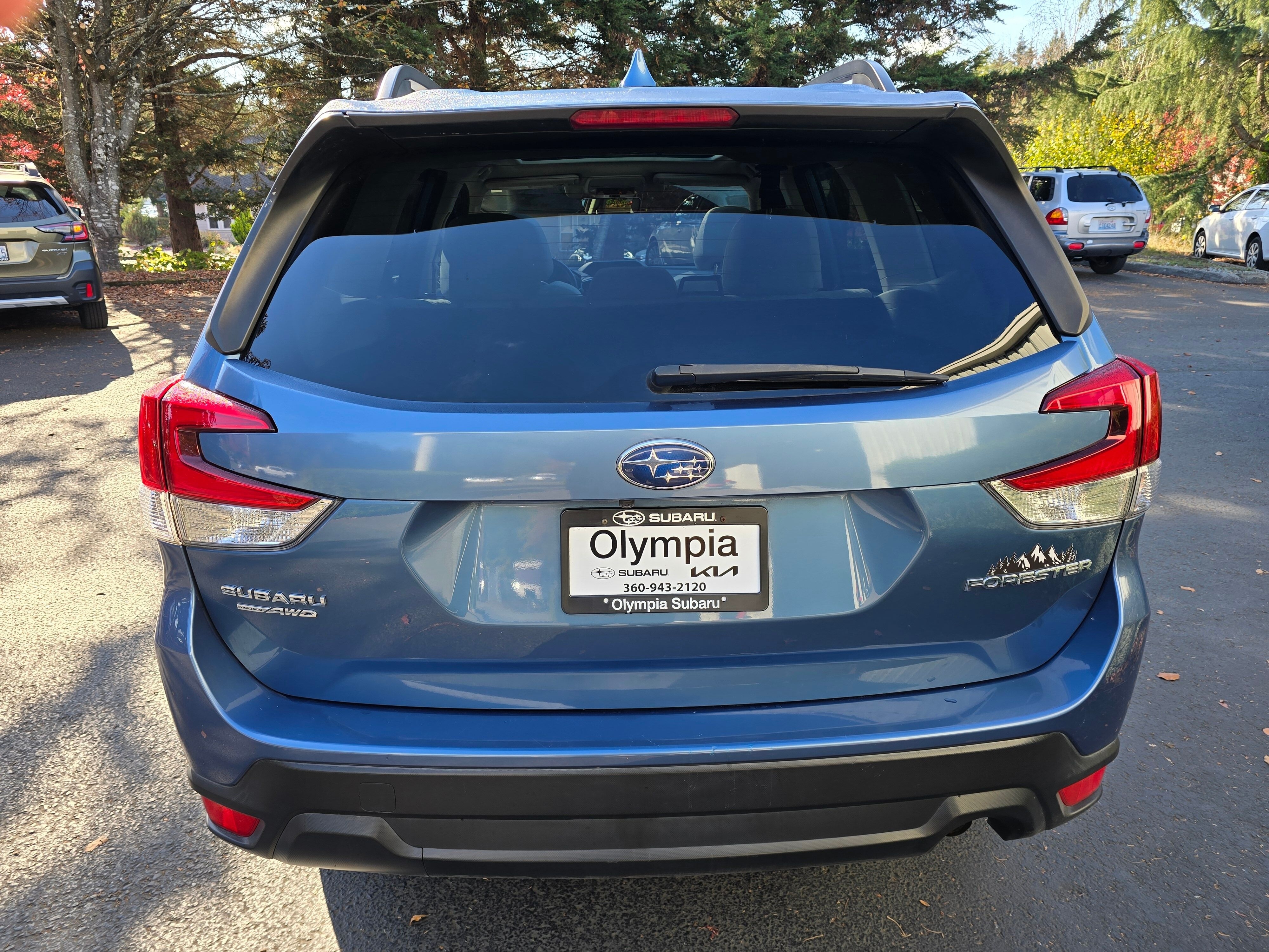 Used 2020 Horizon Blue Subaru Premium image 5