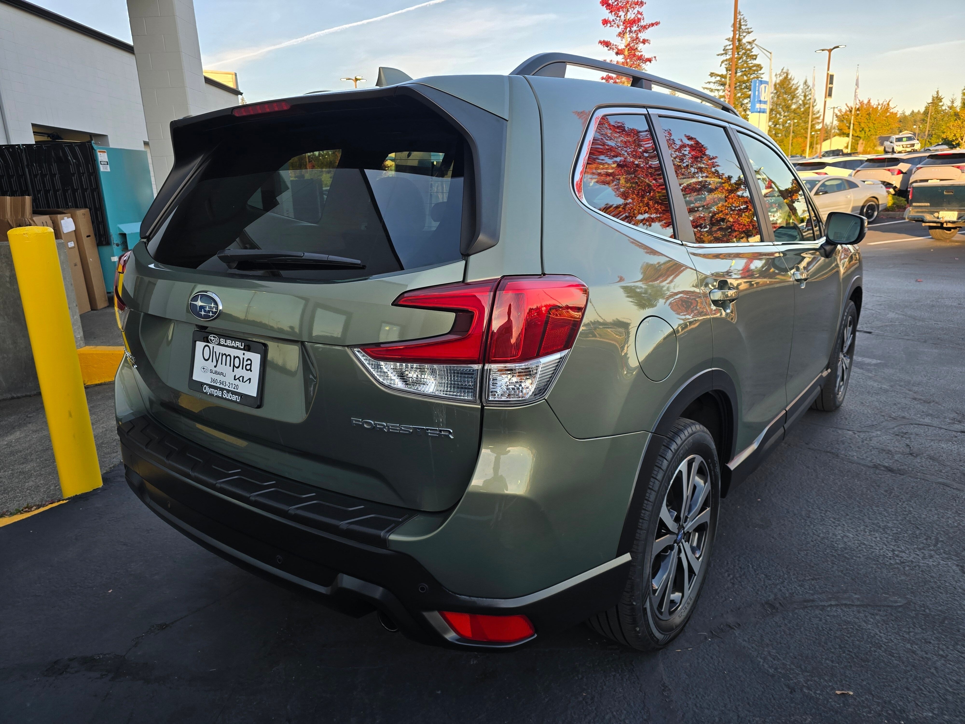Used 2020 Jasper Green Metallic Subaru Limited image 4