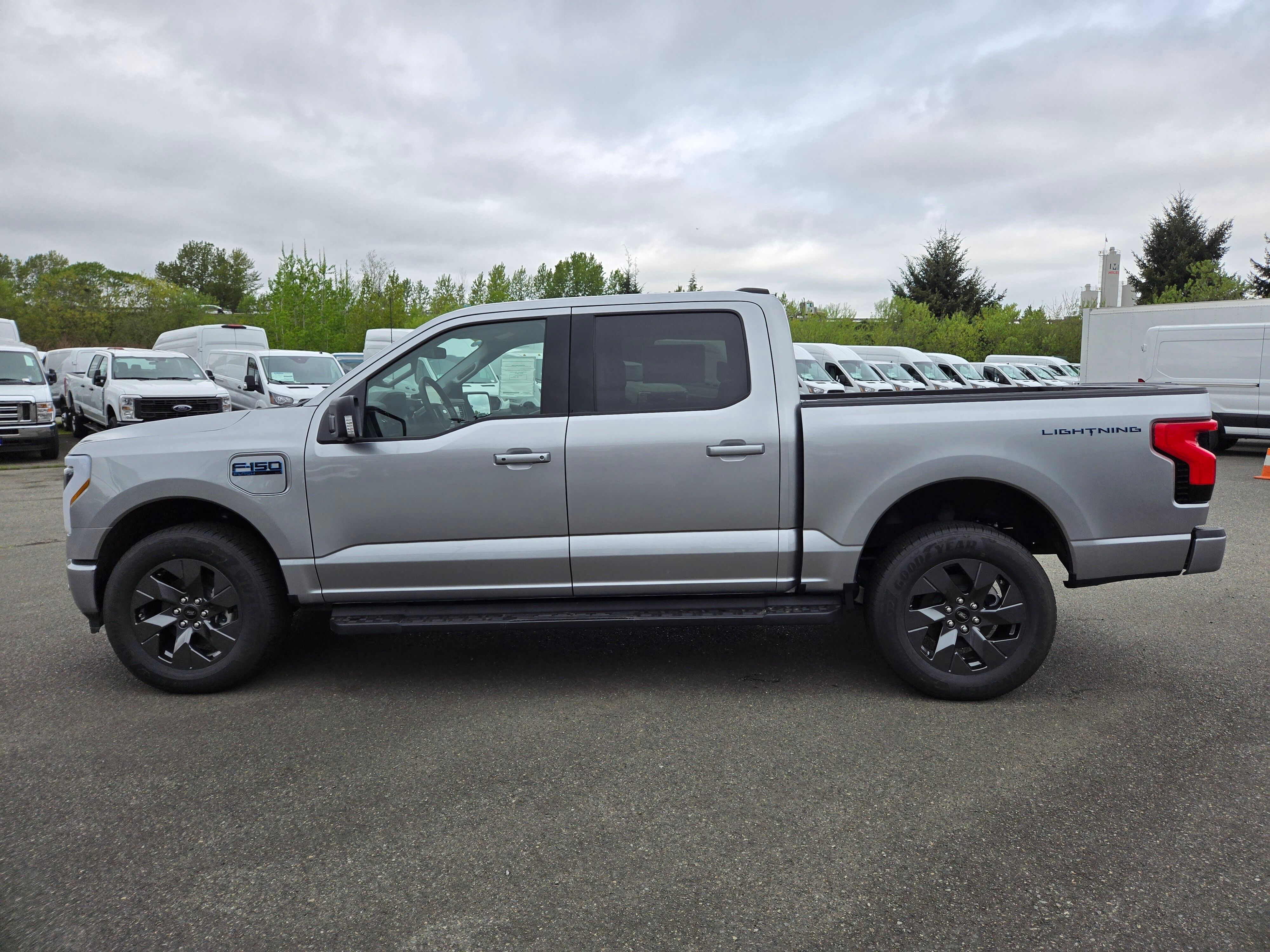New 2025 Ford F-150 Lightning Flash 4WD SuperCrew 5.5' Box