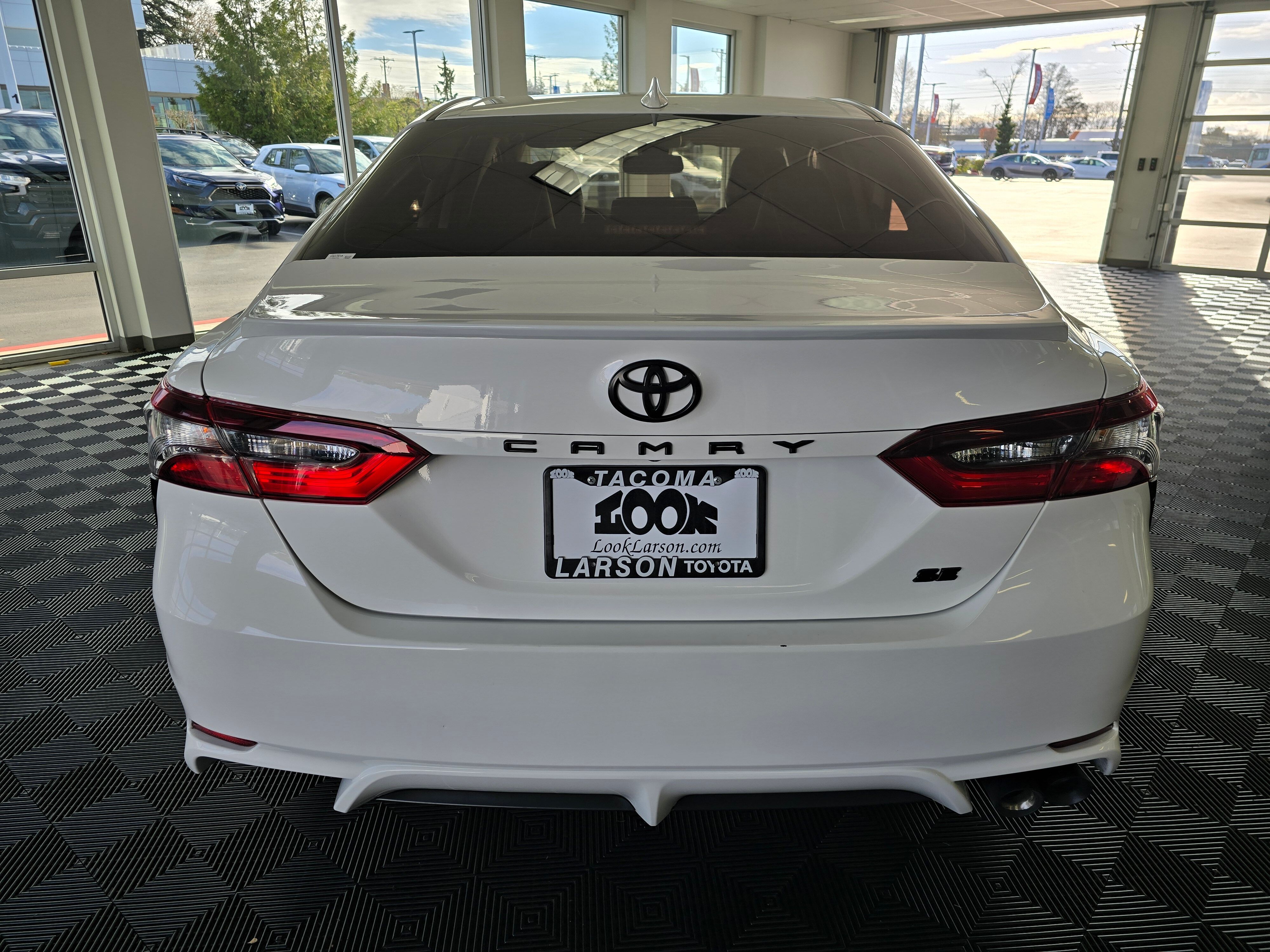 View vehicle photo 4