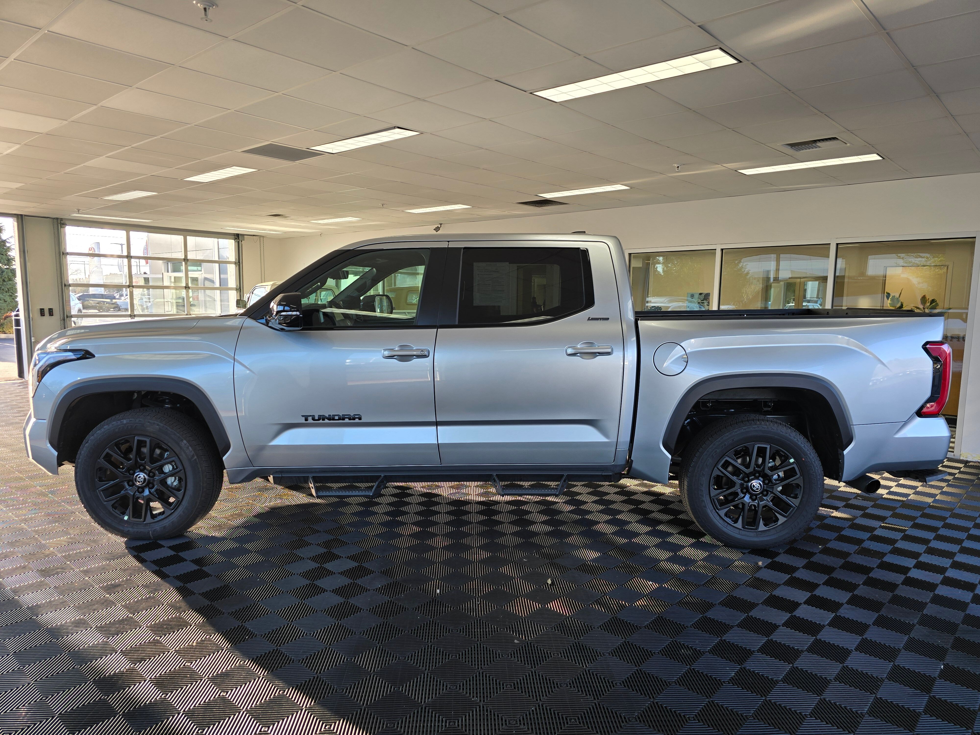 View vehicle photo 7