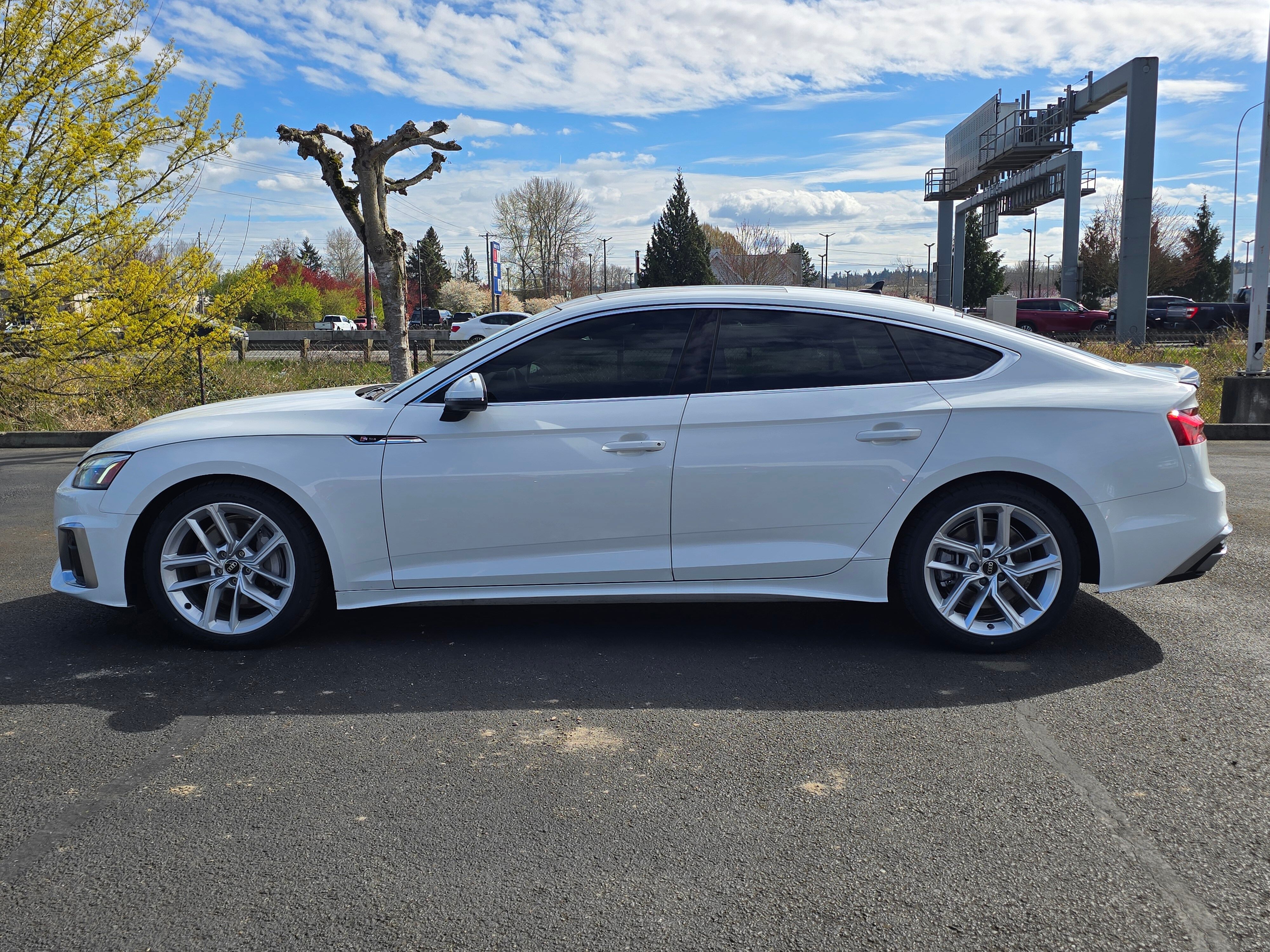 View vehicle photo 3