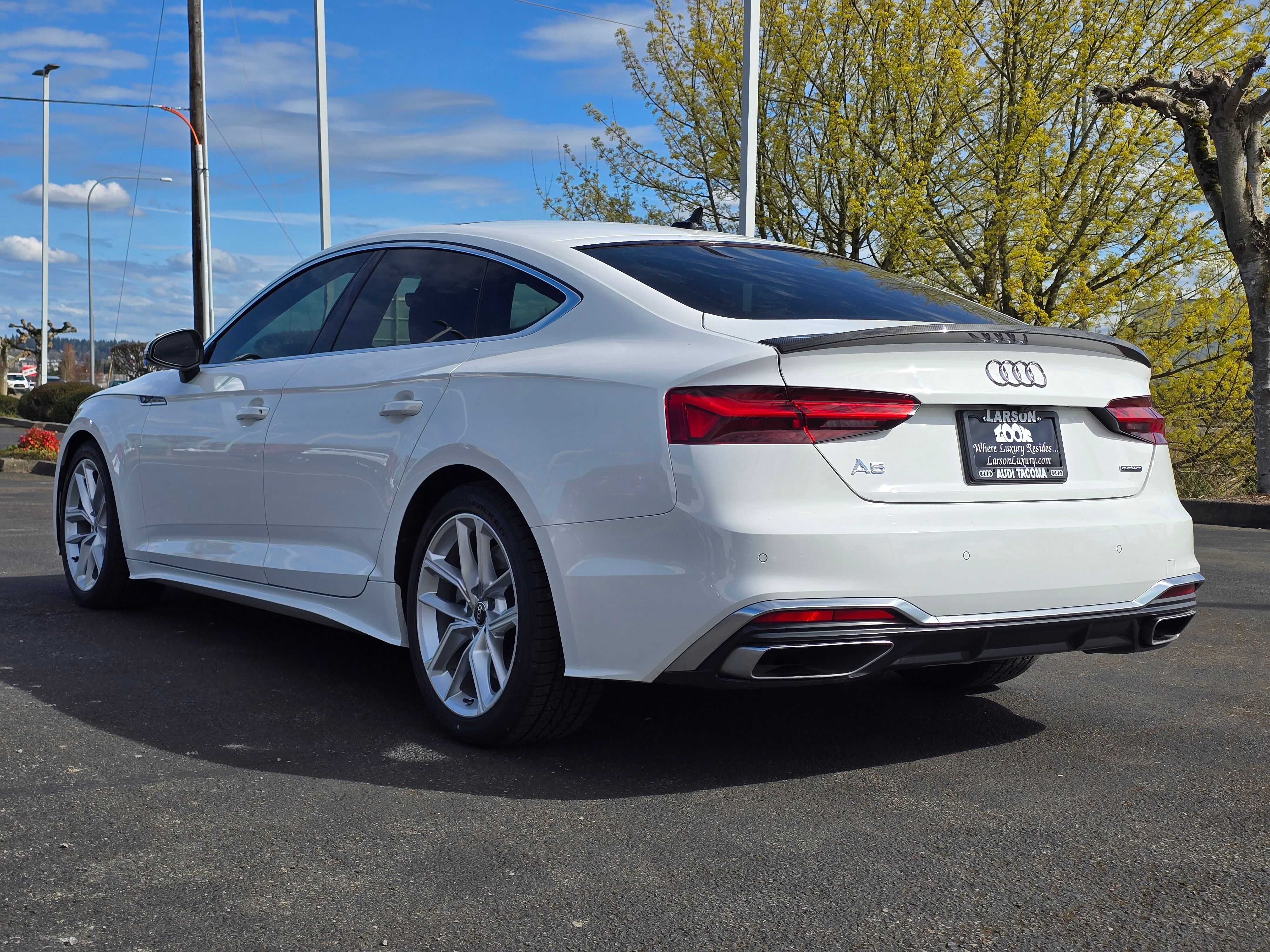 View vehicle photo 4