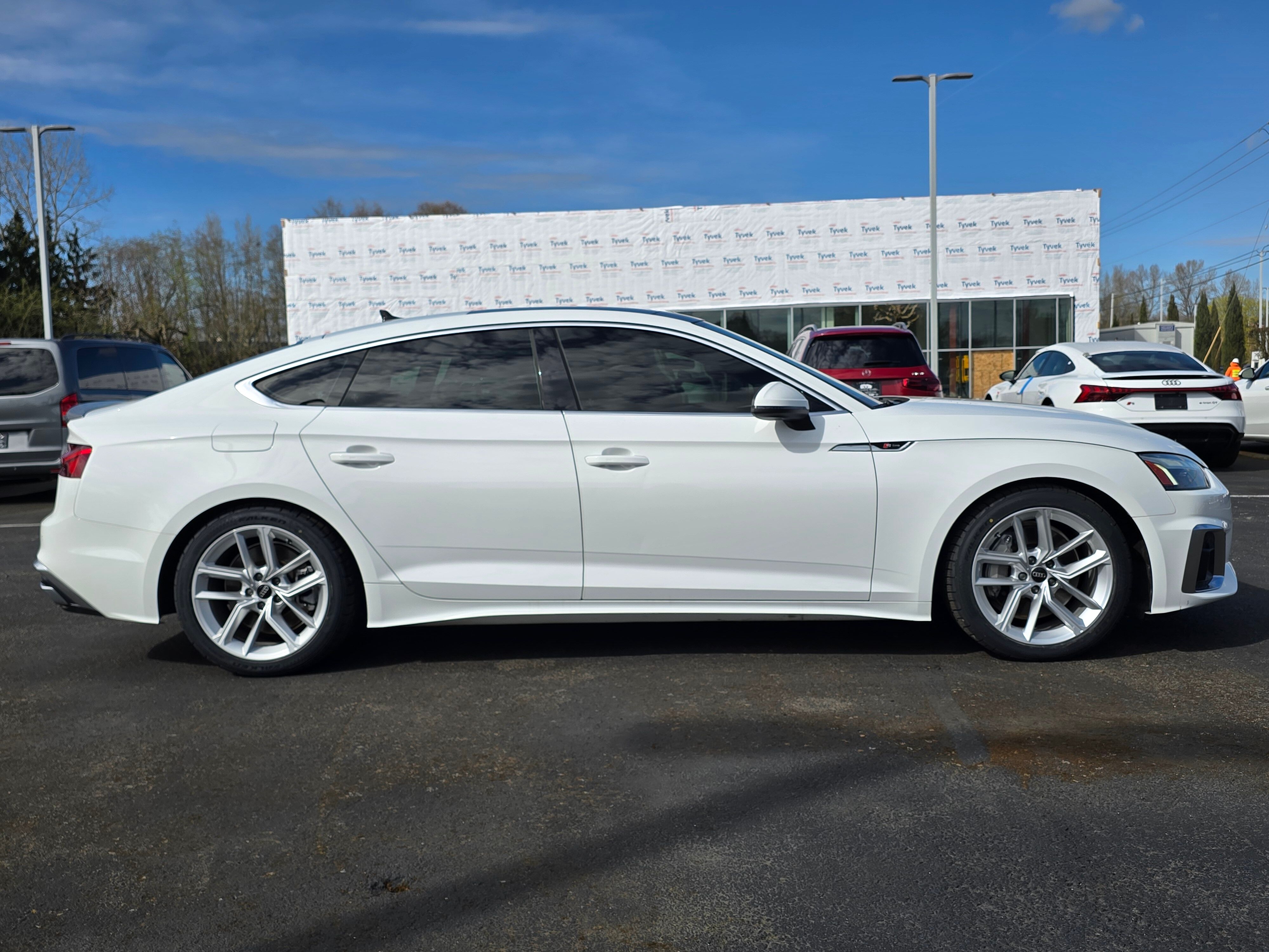 View vehicle photo 7