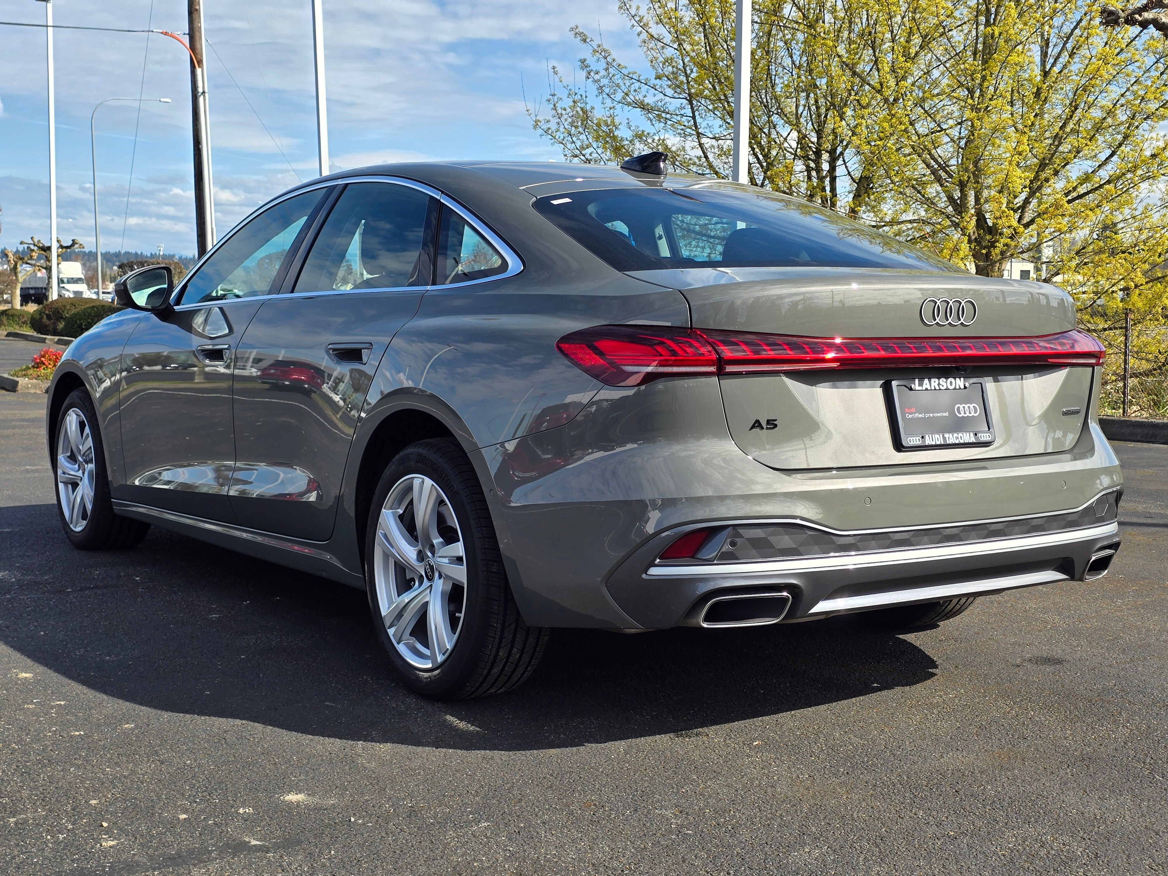 View vehicle photo 4