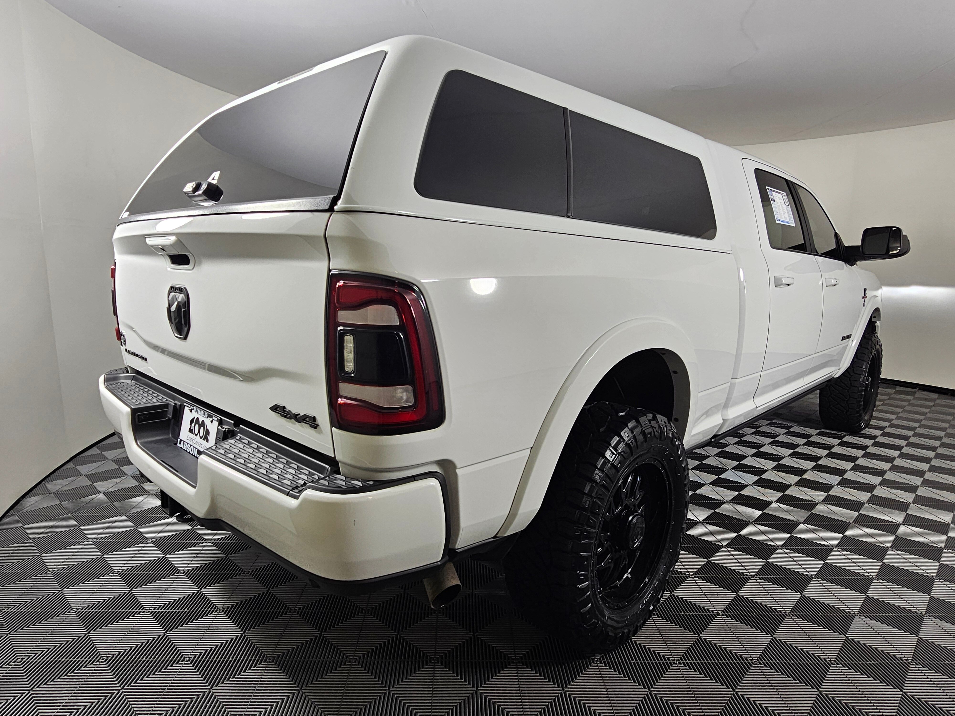 View vehicle photo 3