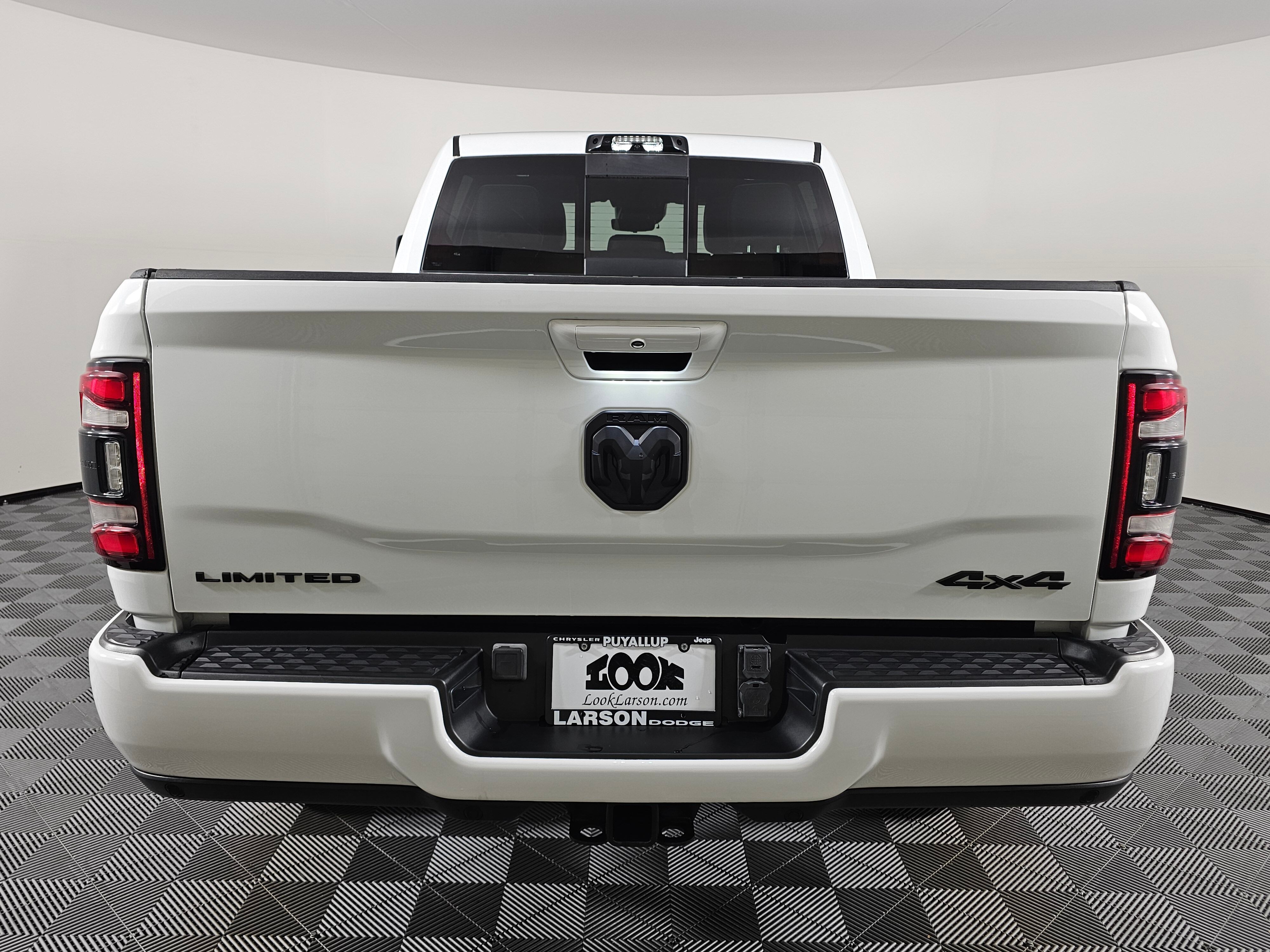 View vehicle photo 4