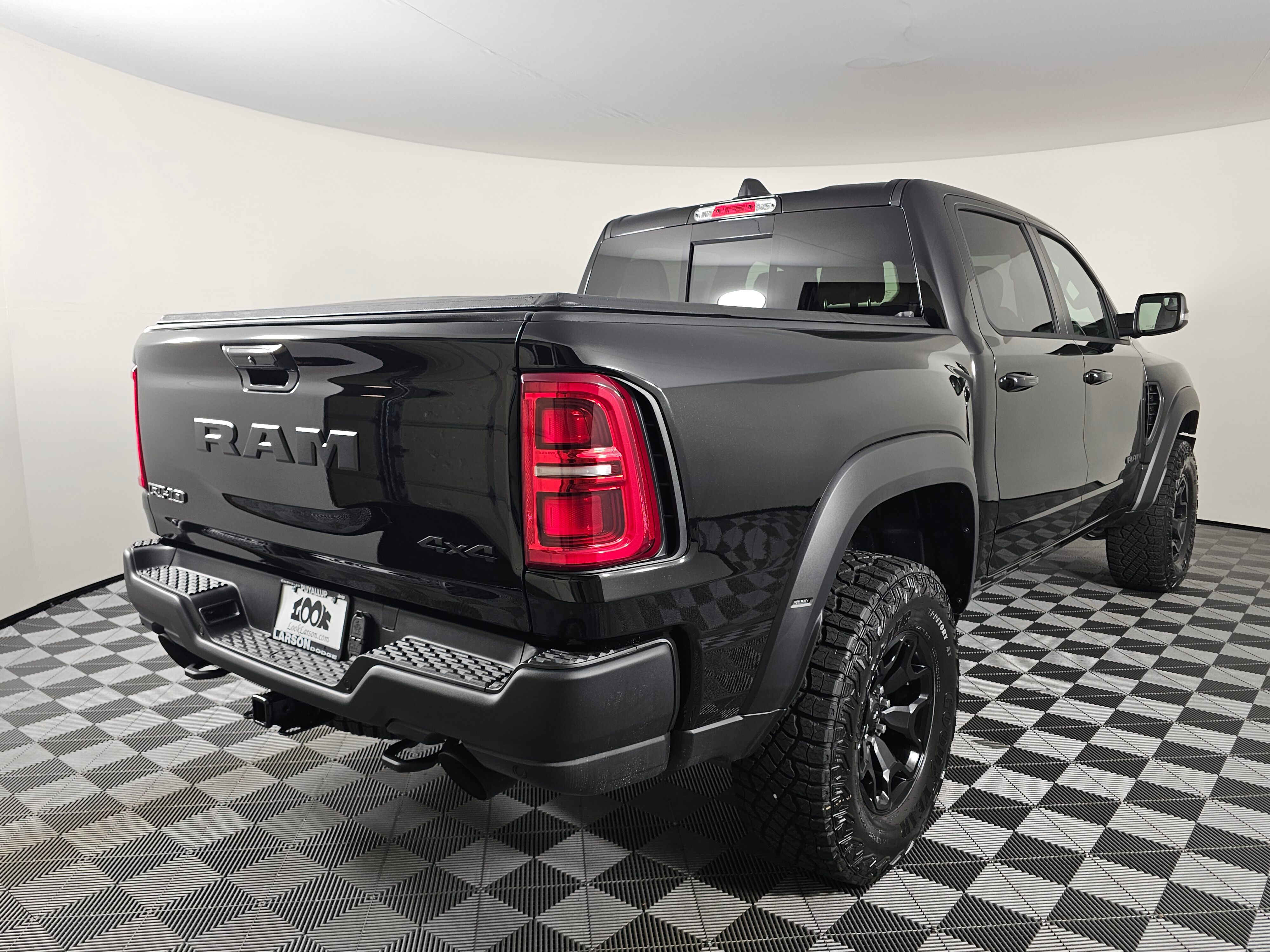 View vehicle photo 4