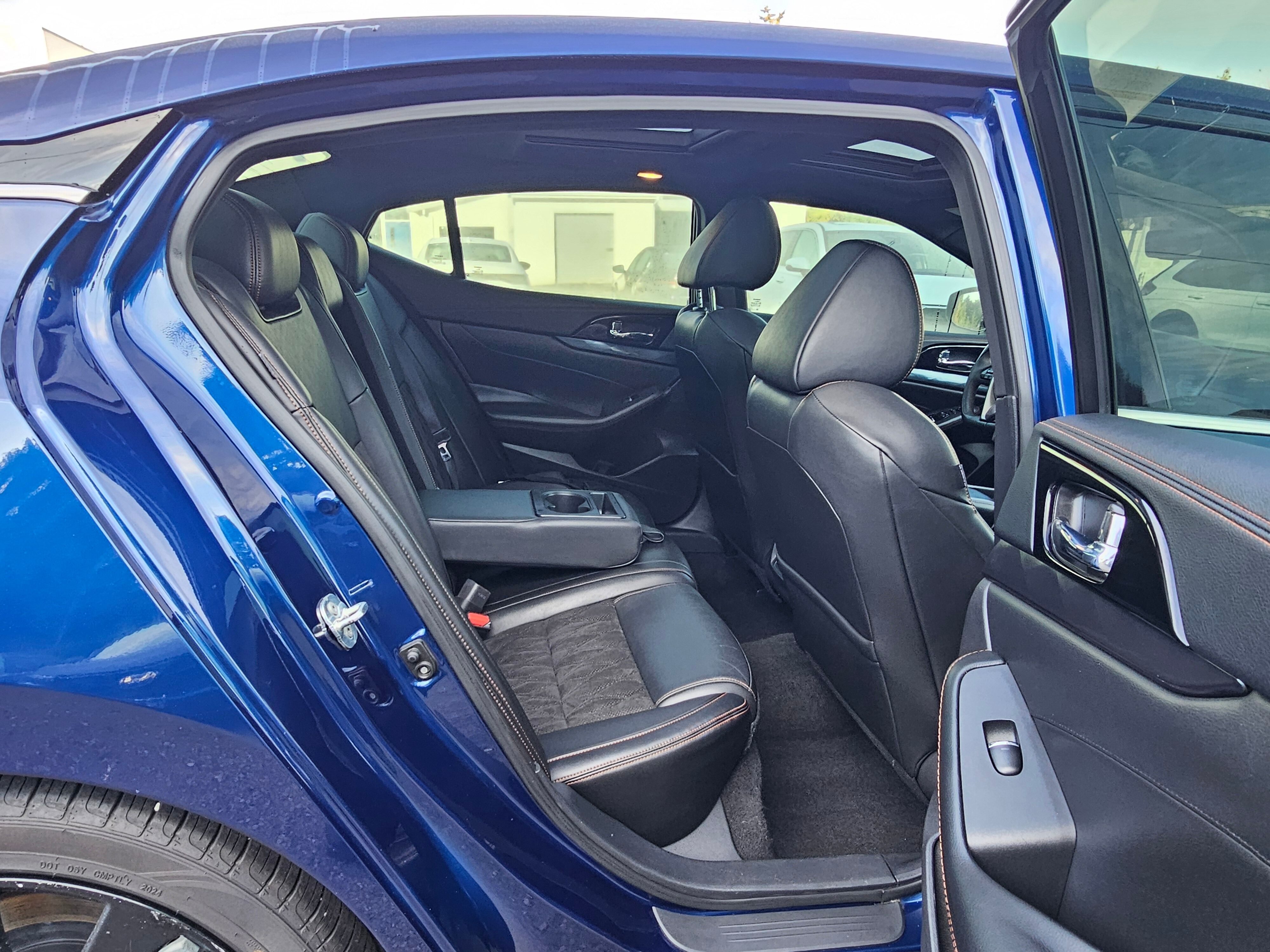 2023 Nissan Maxima SR - Photo 13